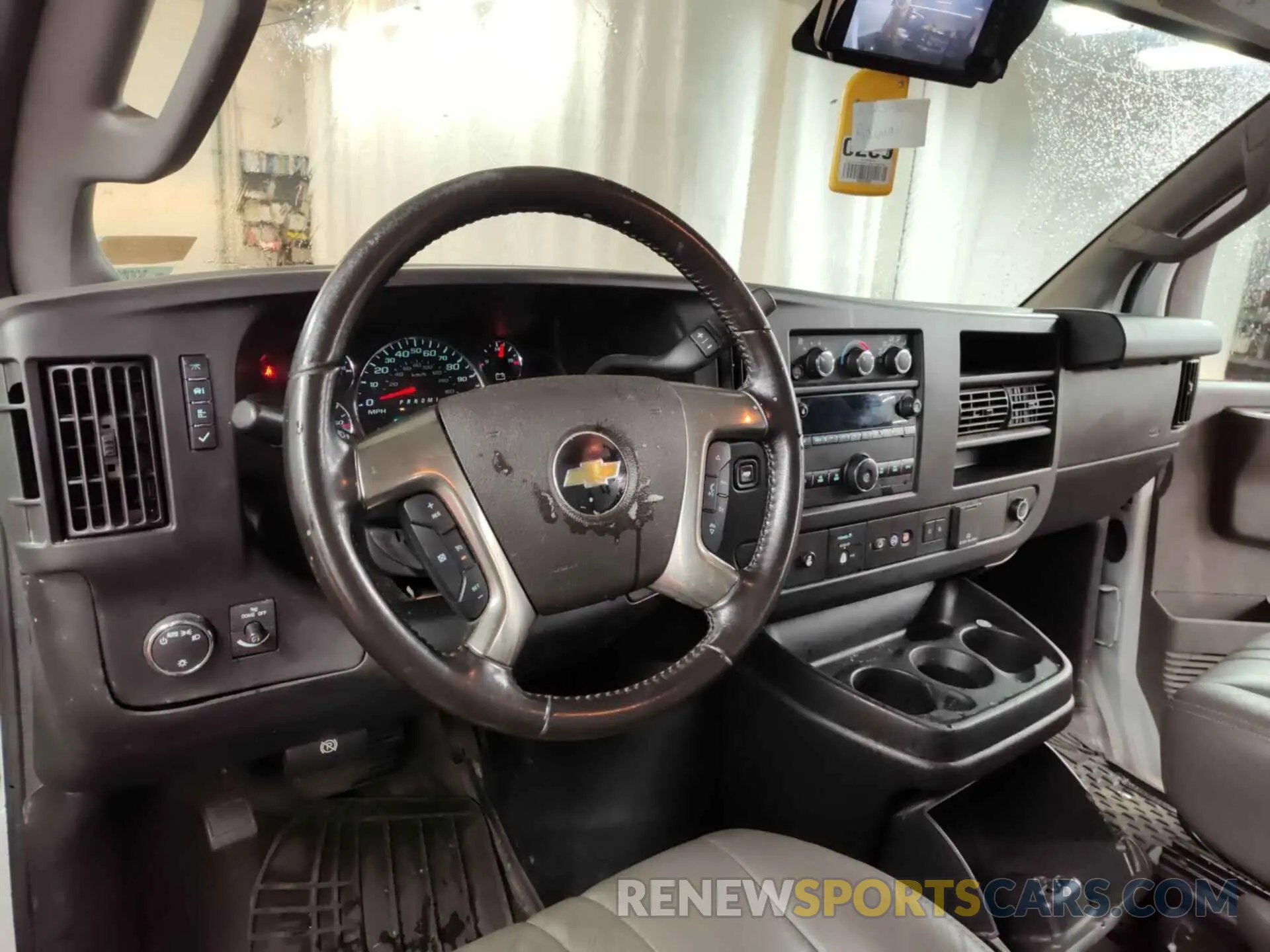 21 fotografías del automóvil dañado 1GCZGGFP5K1332660 CHEVROLET EXPRESS G3500 2019