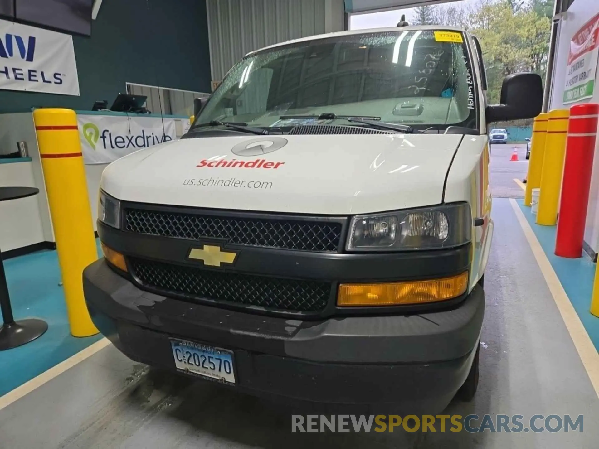 26 fotografías del automóvil dañado 1GCZGGFP8K1324939 CHEVROLET EXPRESS G3500 2019