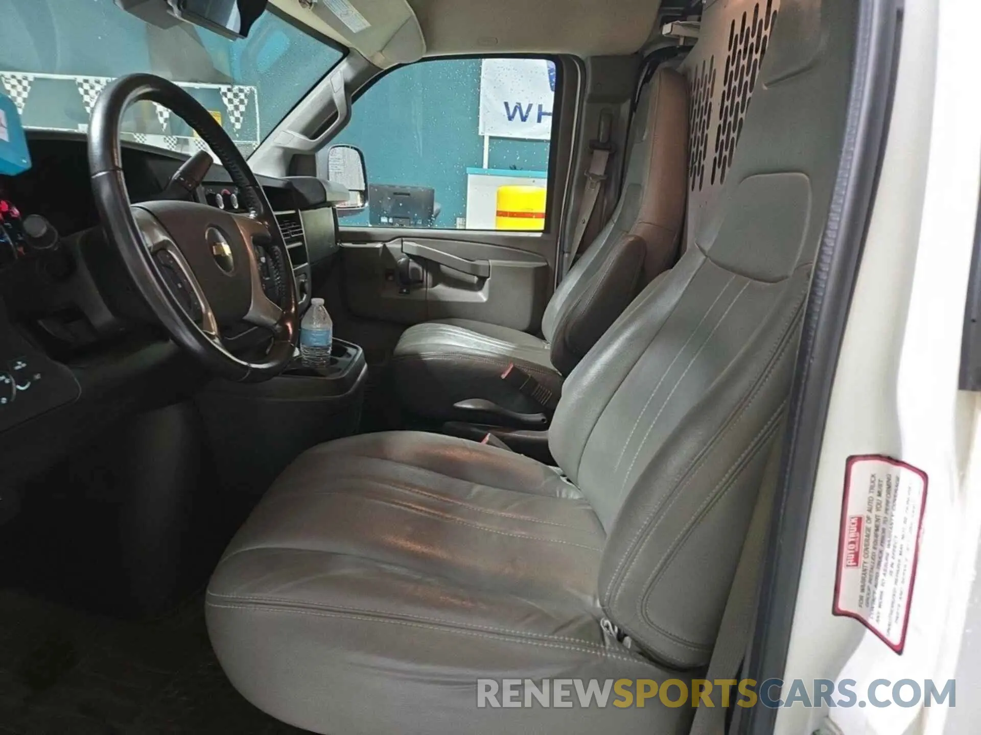 7 fotografías del automóvil dañado 1GCZGGFP8K1324939 CHEVROLET EXPRESS G3500 2019