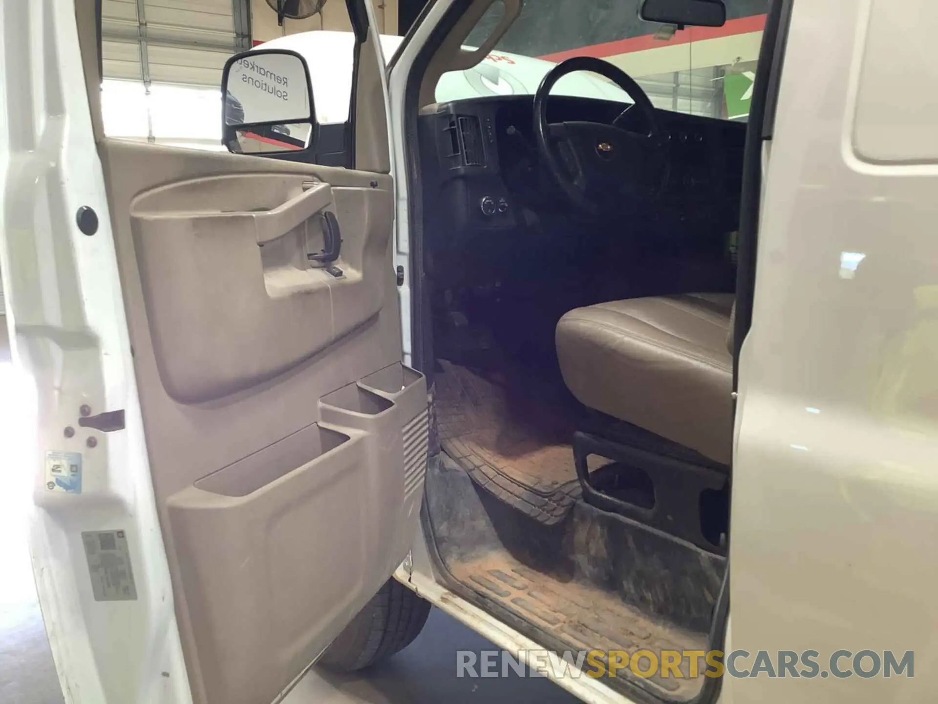 28 fotografías del automóvil dañado 1GCZGGFP5L1211290 CHEVROLET EXPRESS G3500 2020