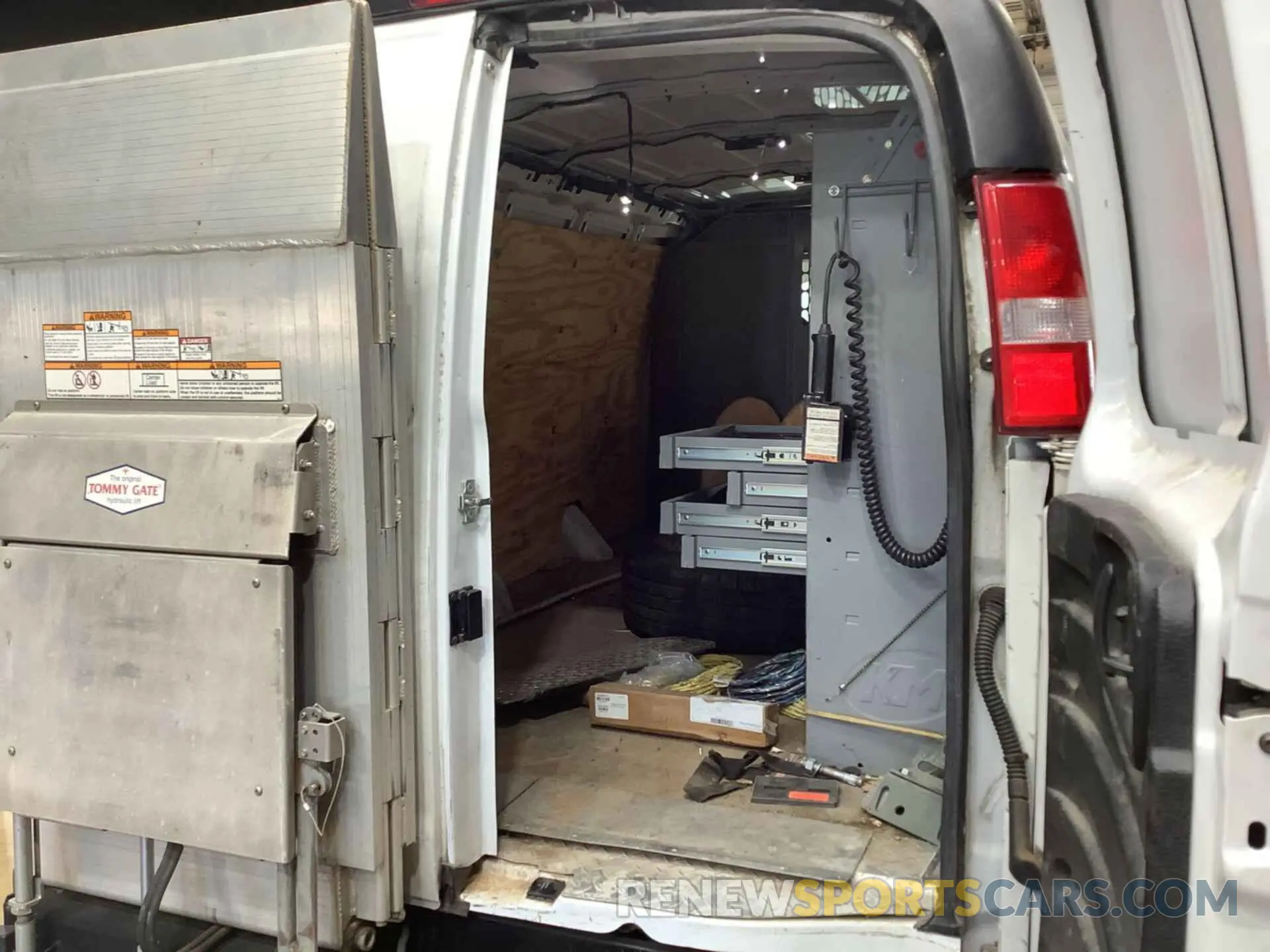 3 fotografías del automóvil dañado 1GCZGGFP5L1211290 CHEVROLET EXPRESS G3500 2020
