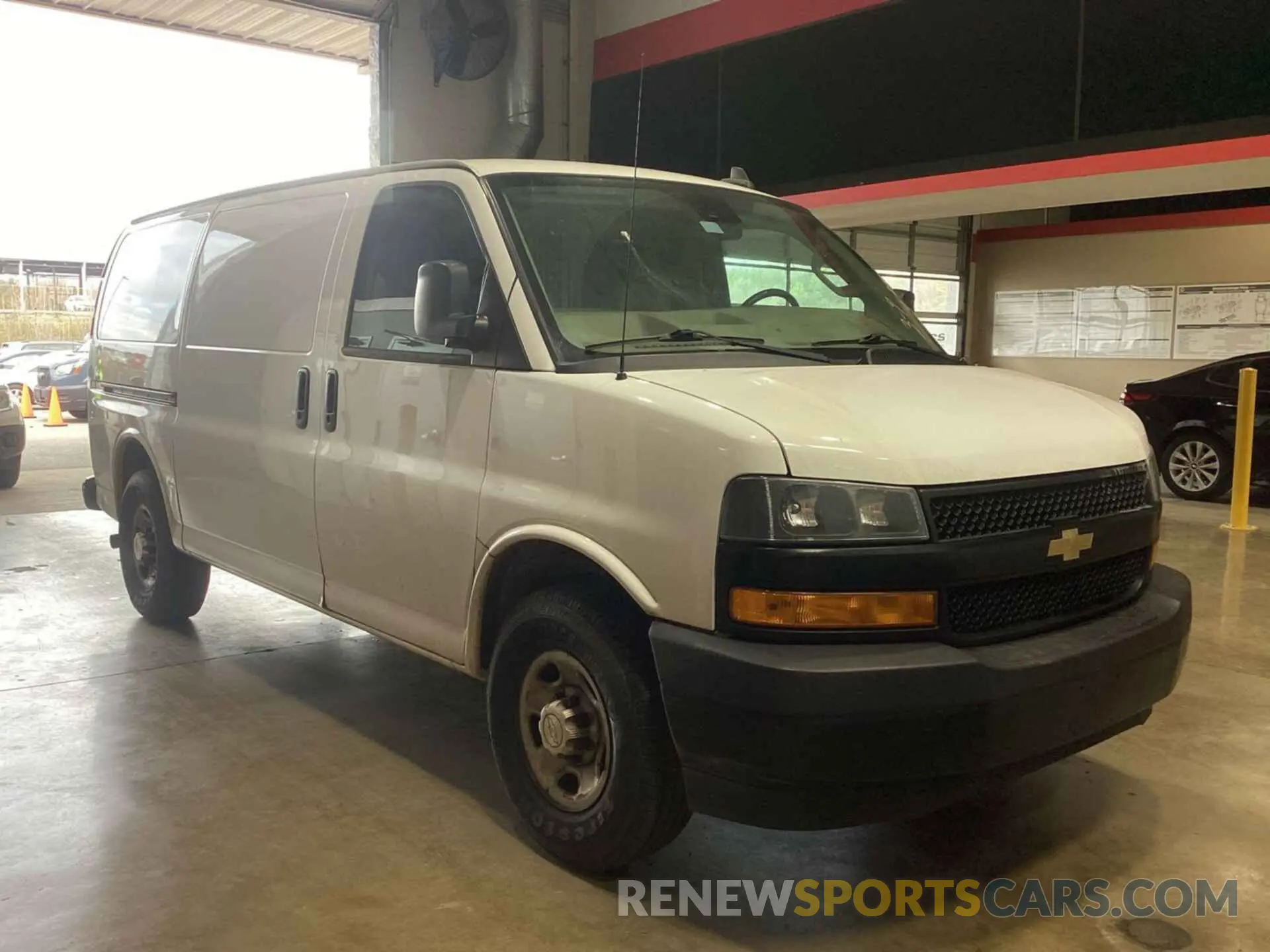 6 fotografías del automóvil dañado 1GCZGGFP5L1211290 CHEVROLET EXPRESS G3500 2020