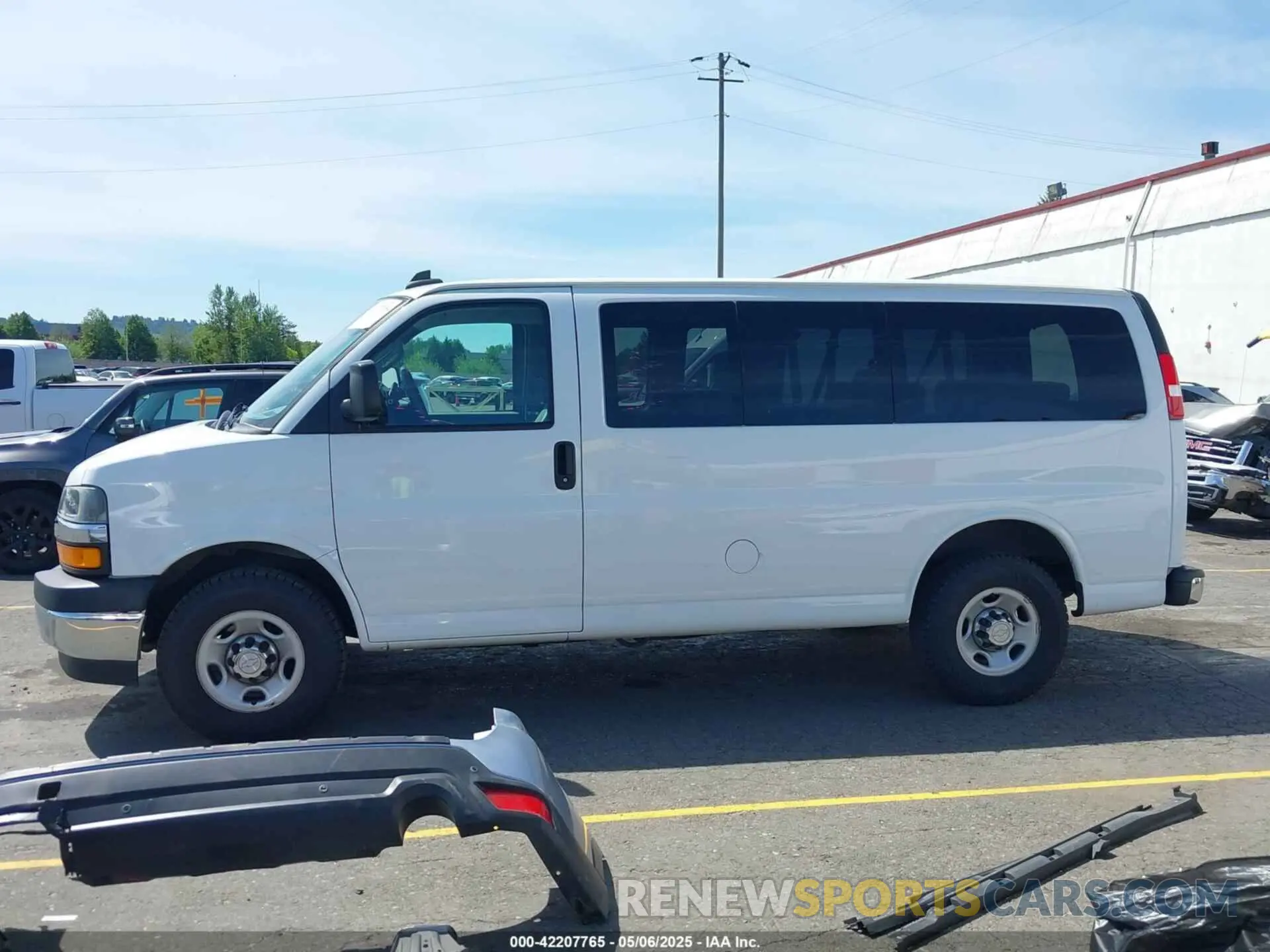 14 fotografías del automóvil dañado 1GAWGFFGXL1155840 CHEVROLET EXPRESS PASSENGER 2020
