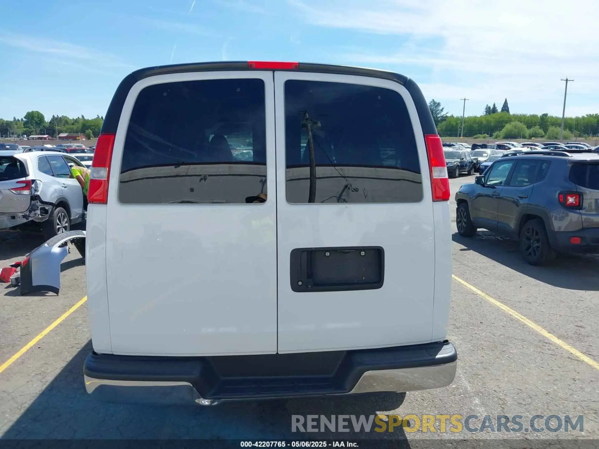 16 fotografías del automóvil dañado 1GAWGFFGXL1155840 CHEVROLET EXPRESS PASSENGER 2020