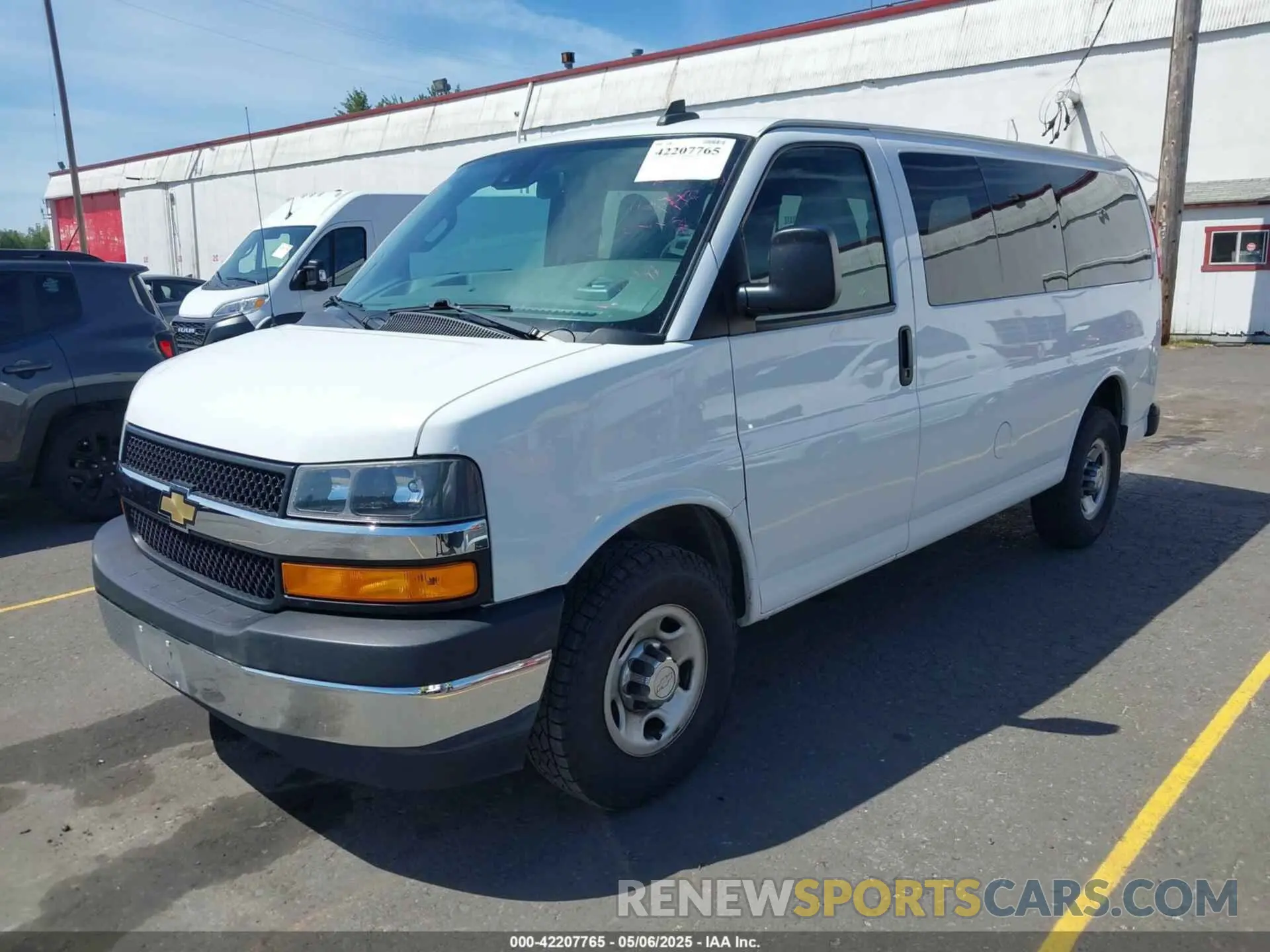2 fotografías del automóvil dañado 1GAWGFFGXL1155840 CHEVROLET EXPRESS PASSENGER 2020