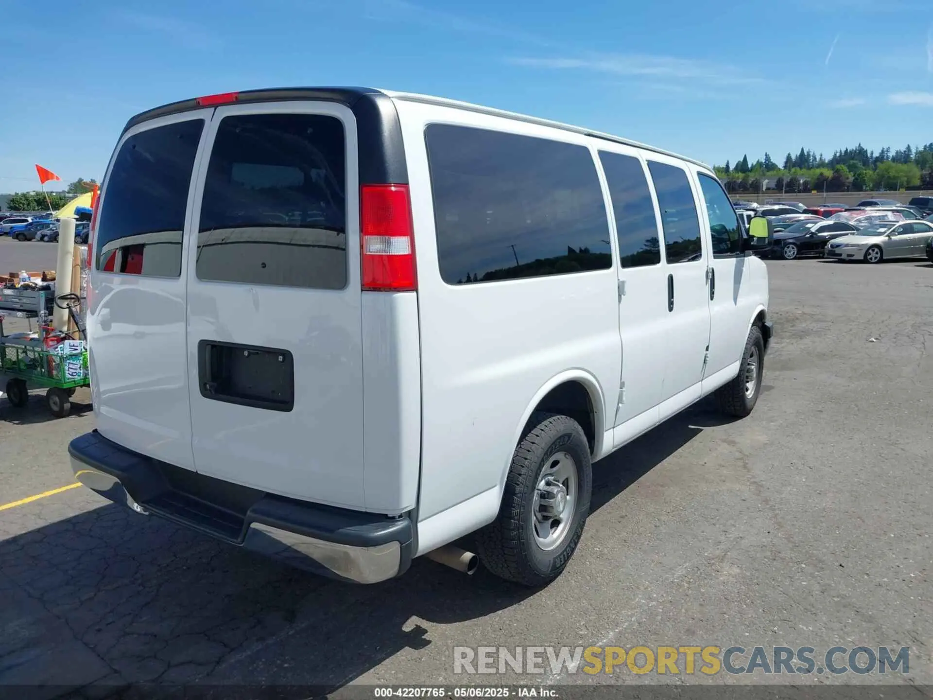 4 fotografías del automóvil dañado 1GAWGFFGXL1155840 CHEVROLET EXPRESS PASSENGER 2020