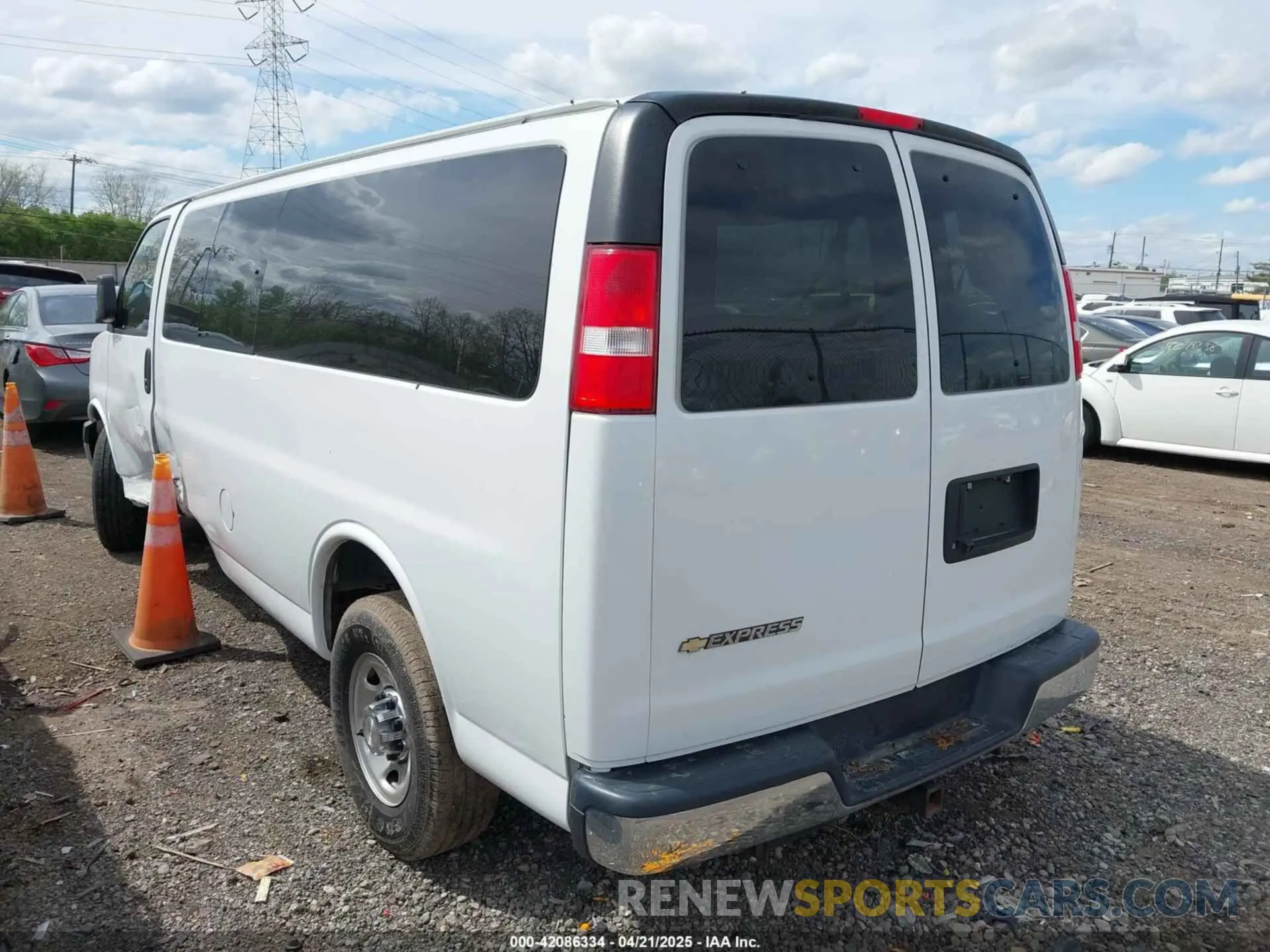3 fotografías del automóvil dañado 1GAZGPFG0L1243105 CHEVROLET EXPRESS PASSENGER 2020
