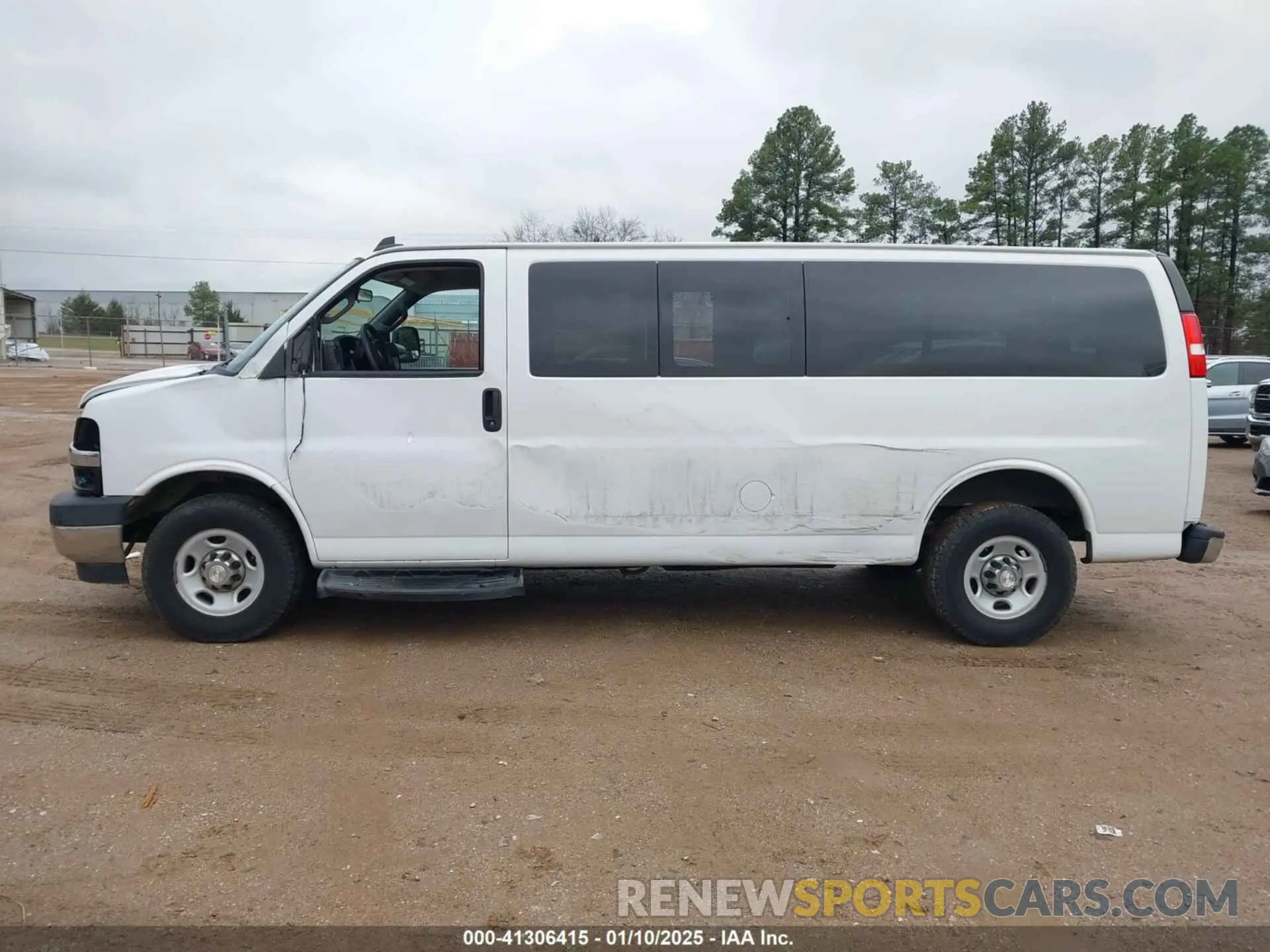 15 fotografías del automóvil dañado 1GAZGPFG4L1121251 CHEVROLET EXPRESS PASSENGER 2020