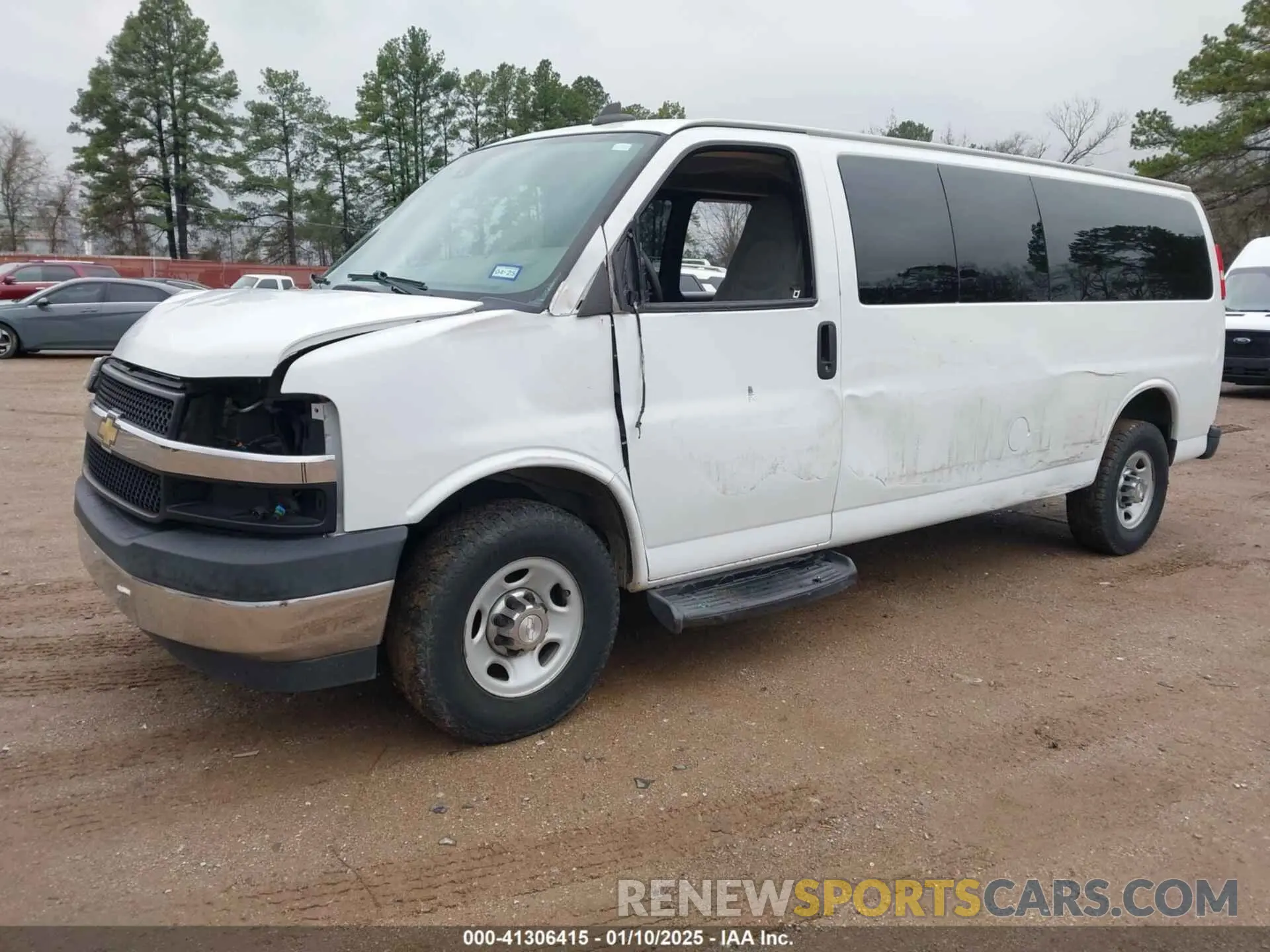 2 fotografías del automóvil dañado 1GAZGPFG4L1121251 CHEVROLET EXPRESS PASSENGER 2020
