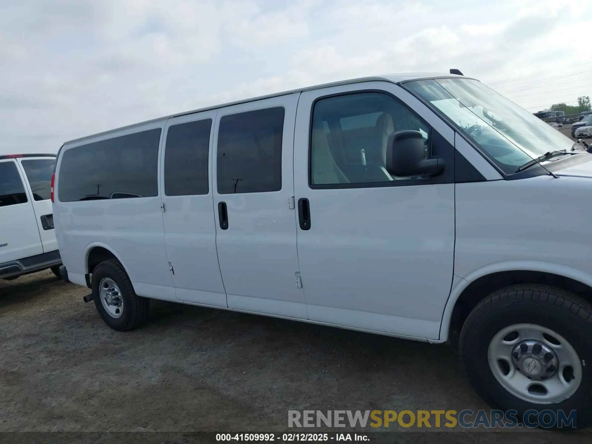 13 fotografías del automóvil dañado 1GAZGPFG8L1209896 CHEVROLET EXPRESS PASSENGER 2020