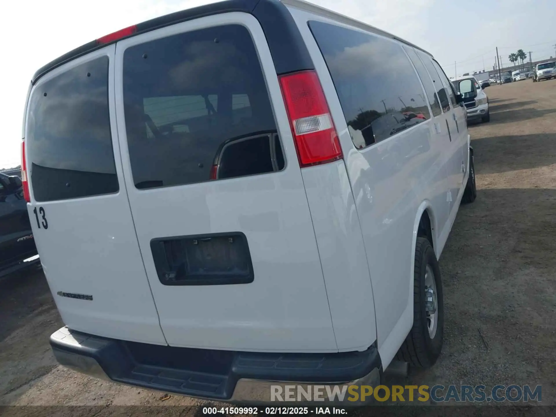 16 fotografías del automóvil dañado 1GAZGPFG8L1209896 CHEVROLET EXPRESS PASSENGER 2020