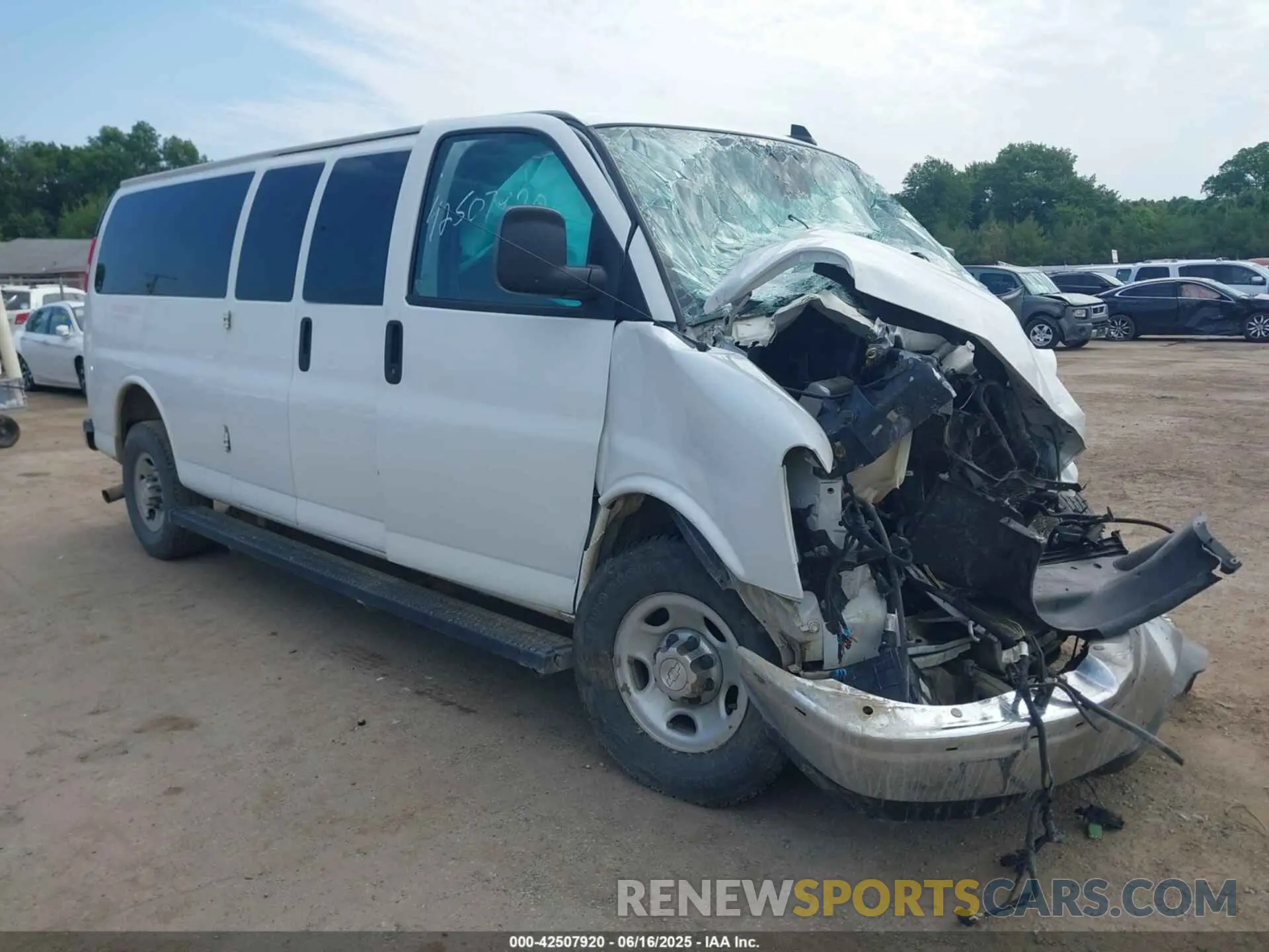 1 fotografías del automóvil dañado 1GAZGPFGXL1162855 CHEVROLET EXPRESS PASSENGER 2020