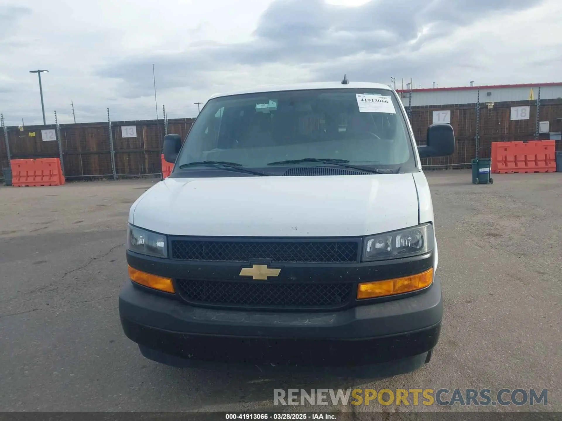 12 fotografías del automóvil dañado 1GAZGNFP9N1284629 CHEVROLET EXPRESS PASSENGER 2022