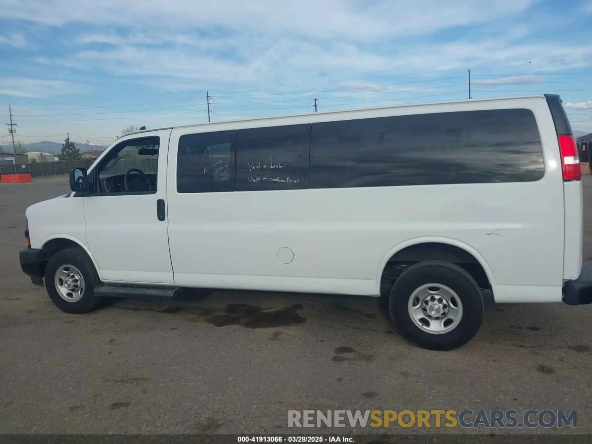 14 fotografías del automóvil dañado 1GAZGNFP9N1284629 CHEVROLET EXPRESS PASSENGER 2022