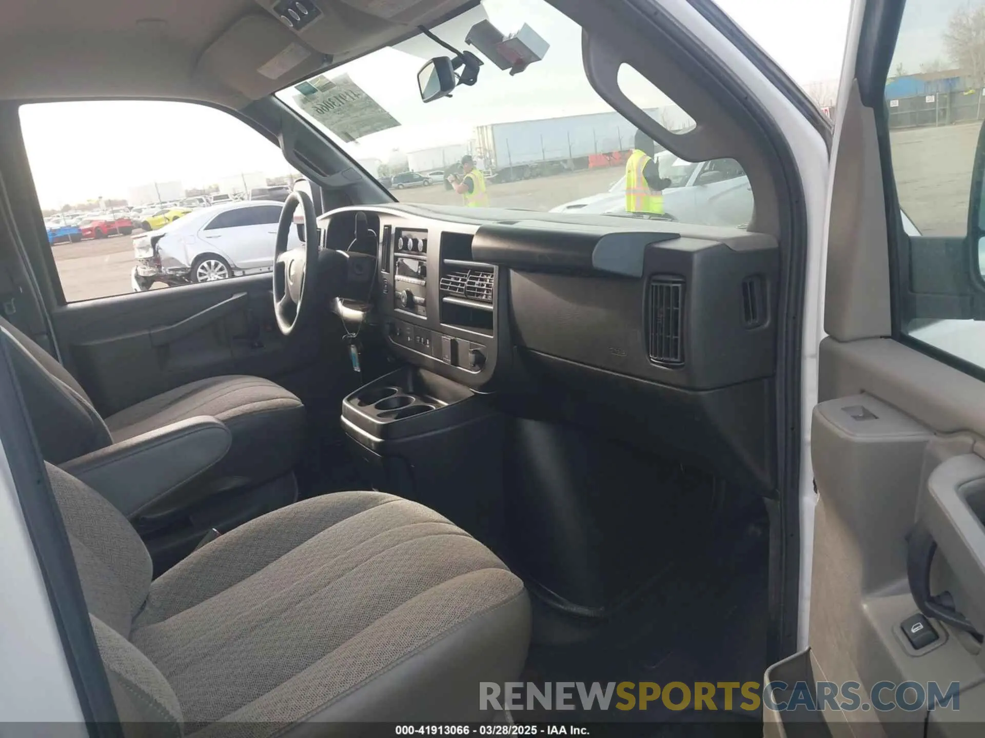5 fotografías del automóvil dañado 1GAZGNFP9N1284629 CHEVROLET EXPRESS PASSENGER 2022