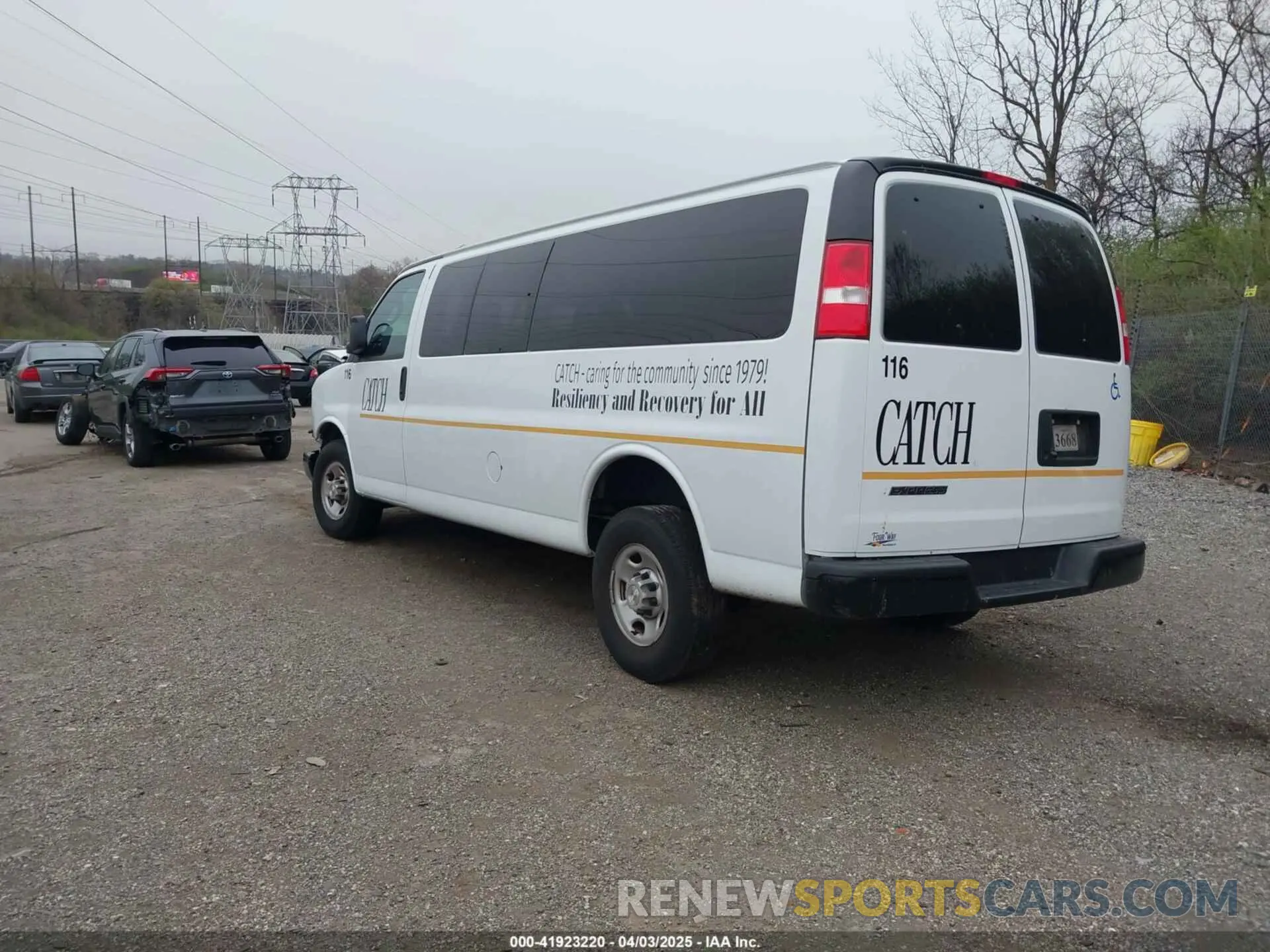 3 fotografías del automóvil dañado 1GAZGNFP2P1137216 CHEVROLET EXPRESS PASSENGER 2023