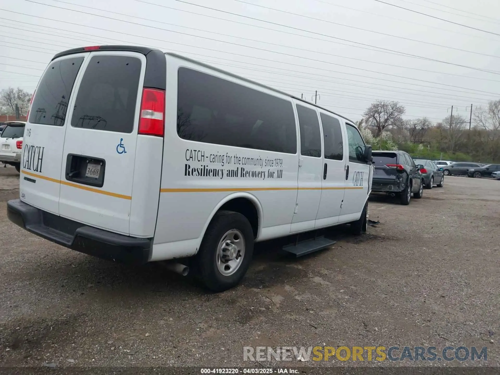 4 fotografías del automóvil dañado 1GAZGNFP2P1137216 CHEVROLET EXPRESS PASSENGER 2023