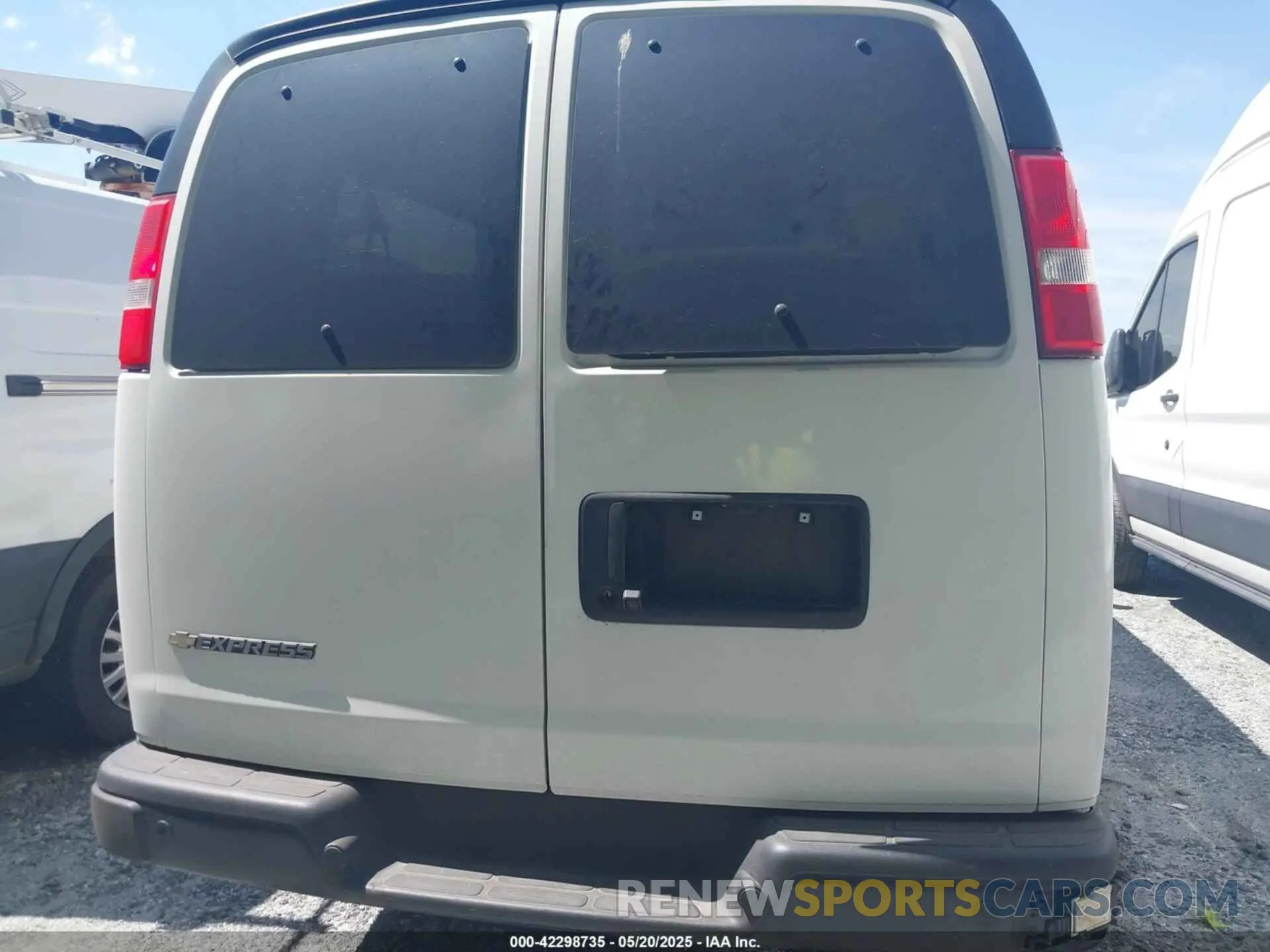 16 fotografías del automóvil dañado 1GAZGNFP7P1133565 CHEVROLET EXPRESS PASSENGER 2023