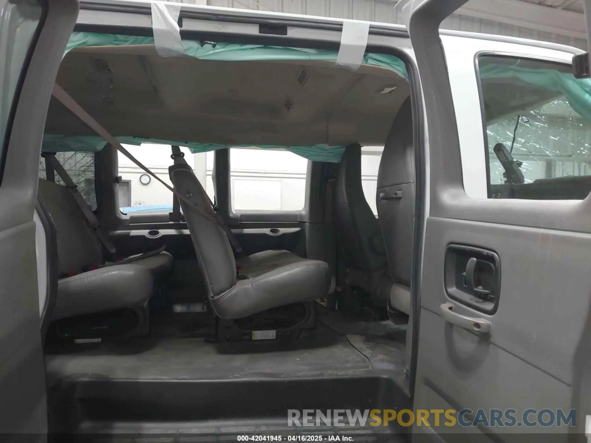 8 fotografías del automóvil dañado 1GAZGNFP8P1119268 CHEVROLET EXPRESS PASSENGER 2023