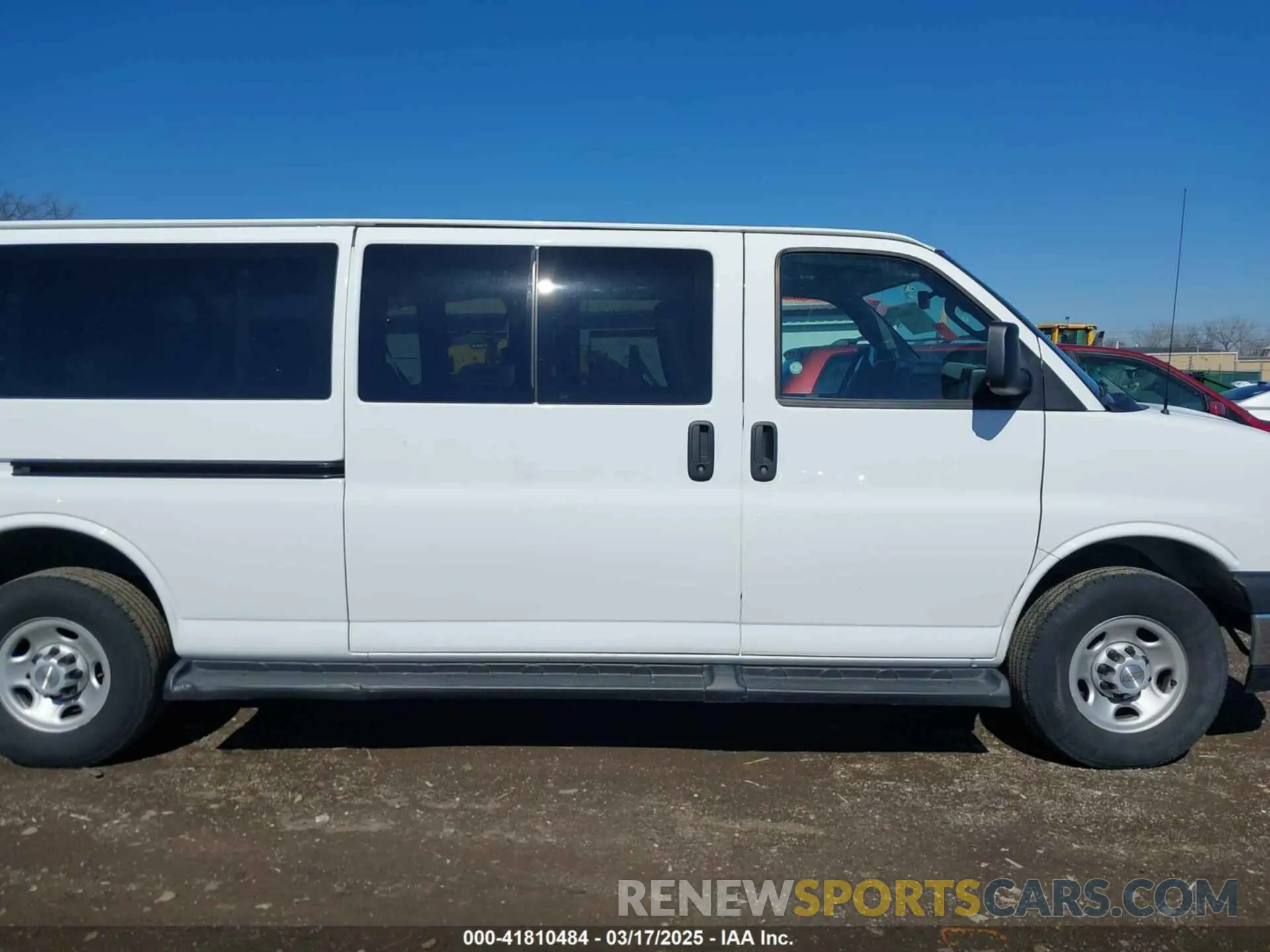 13 fotografías del automóvil dañado 1GAZGPFP3P1175047 CHEVROLET EXPRESS PASSENGER 2023
