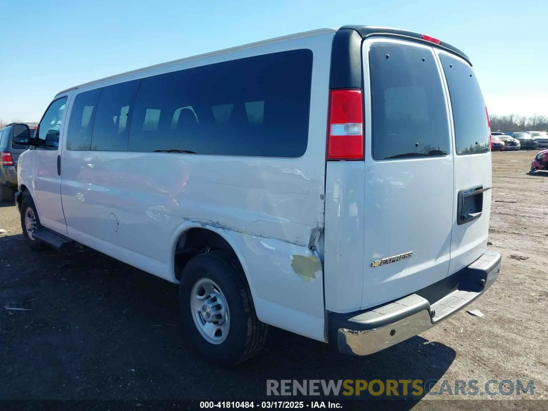 3 fotografías del automóvil dañado 1GAZGPFP3P1175047 CHEVROLET EXPRESS PASSENGER 2023