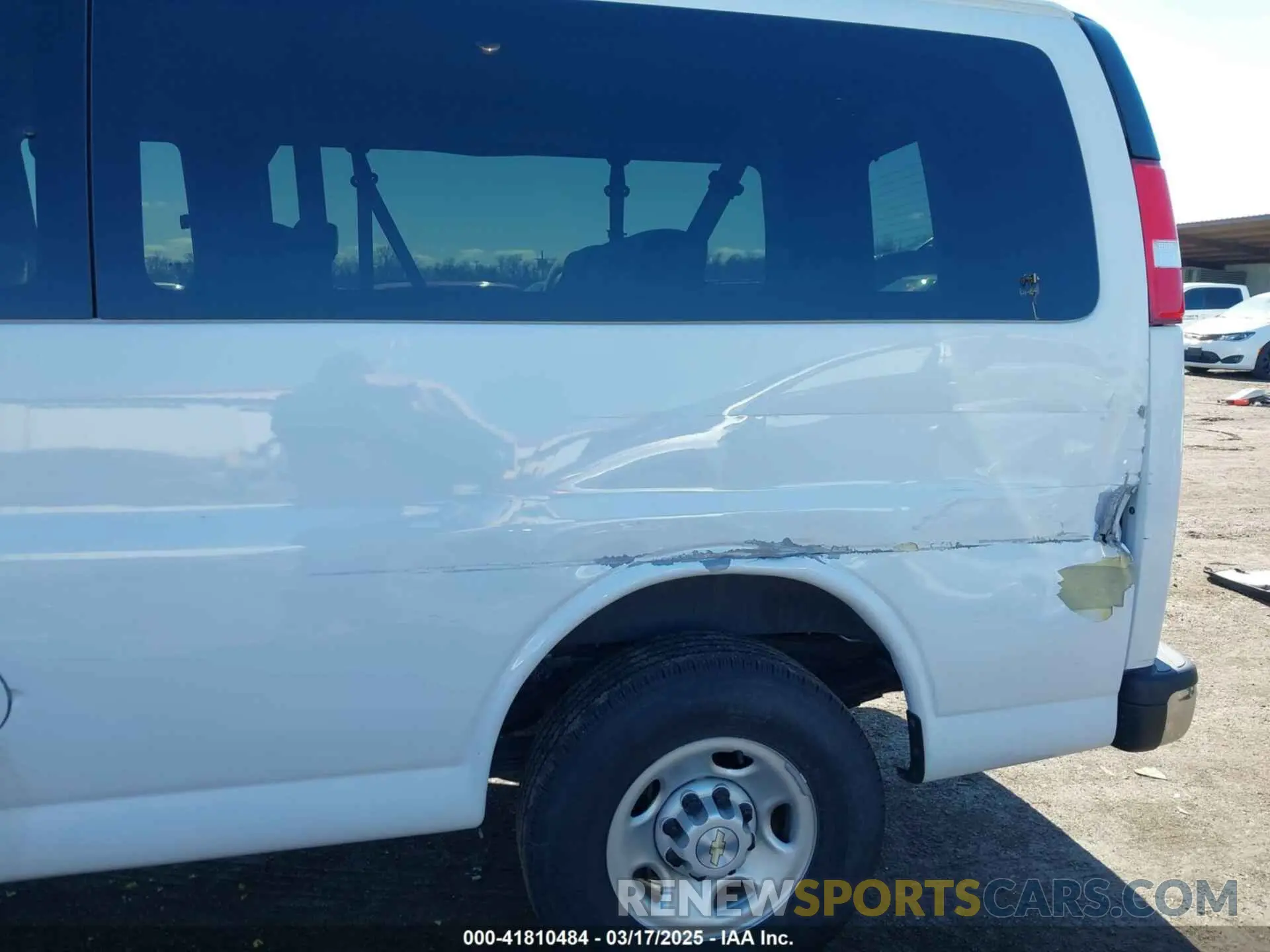 6 fotografías del automóvil dañado 1GAZGPFP3P1175047 CHEVROLET EXPRESS PASSENGER 2023