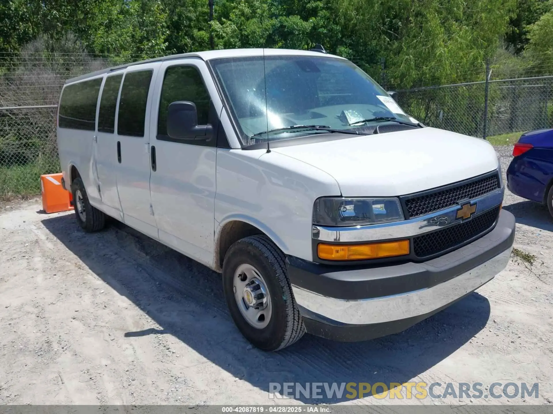 1 fotografías del automóvil dañado 1GAZGPF79S1100720 CHEVROLET EXPRESS PASSENGER 2025