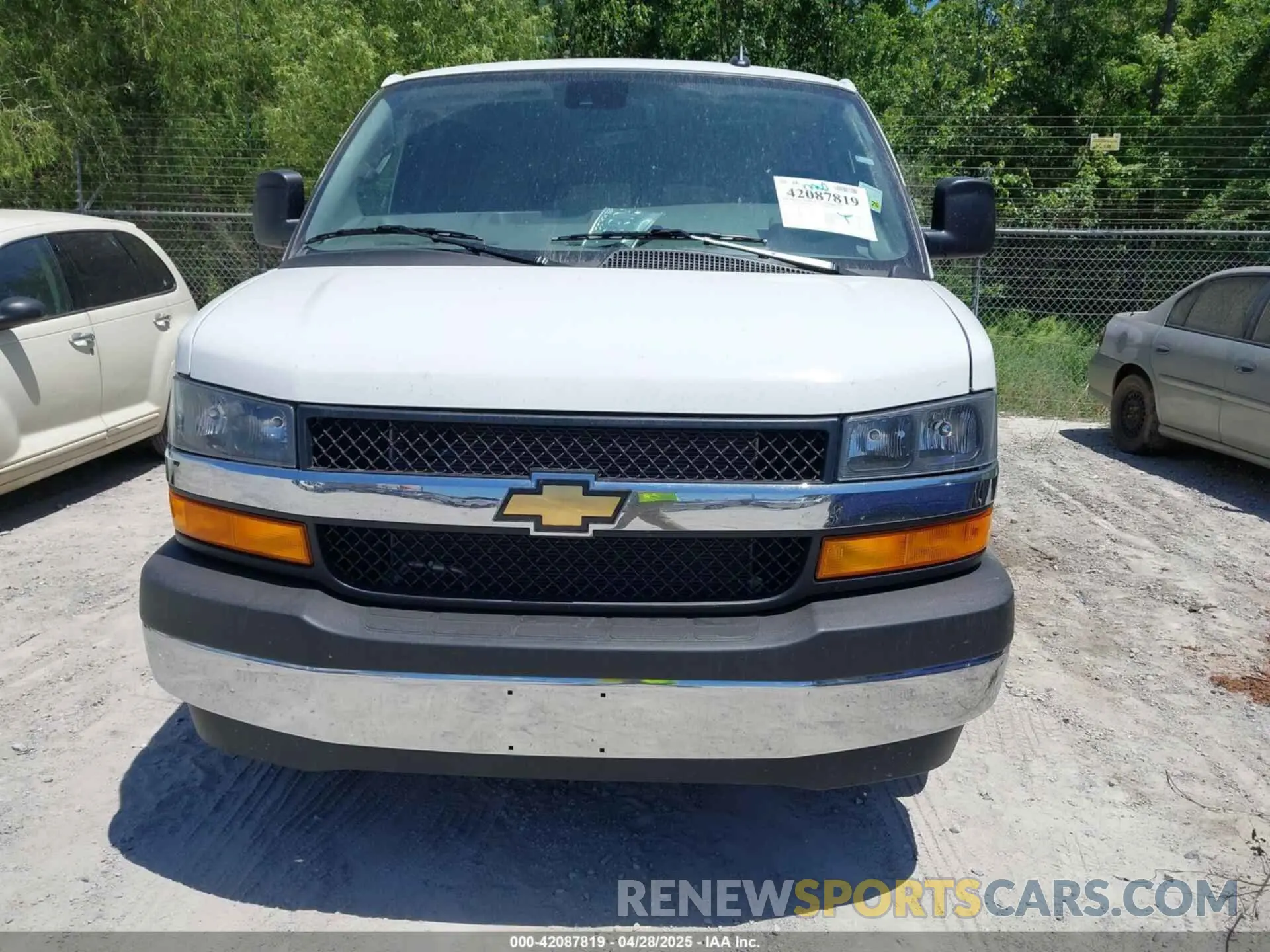 12 fotografías del automóvil dañado 1GAZGPF79S1100720 CHEVROLET EXPRESS PASSENGER 2025