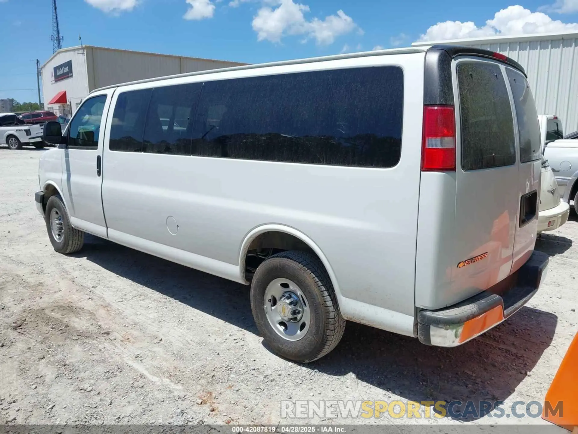 3 fotografías del automóvil dañado 1GAZGPF79S1100720 CHEVROLET EXPRESS PASSENGER 2025