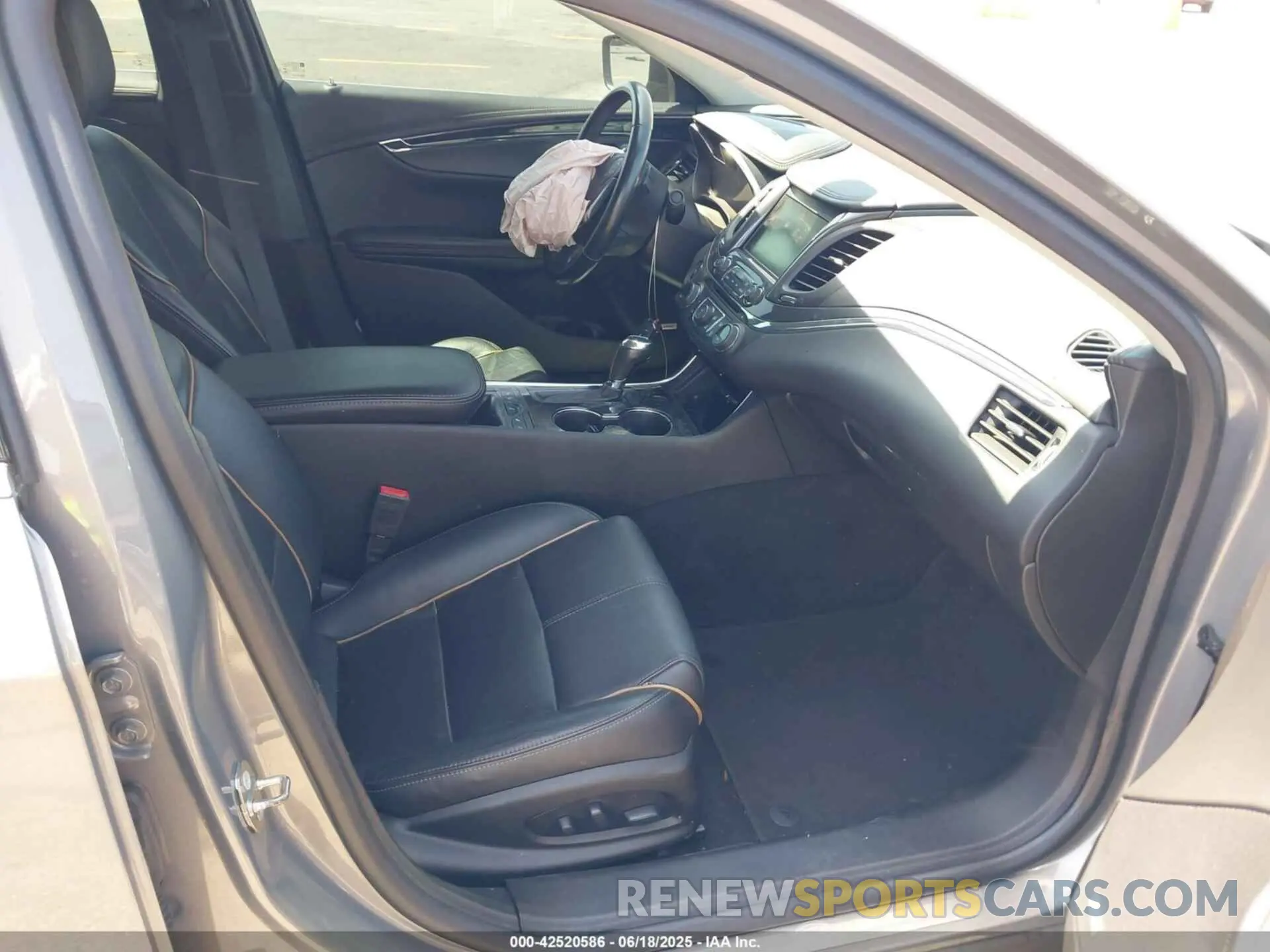 5 fotografías del automóvil dañado 1G1105S31KU134710 CHEVROLET IMPALA 2019