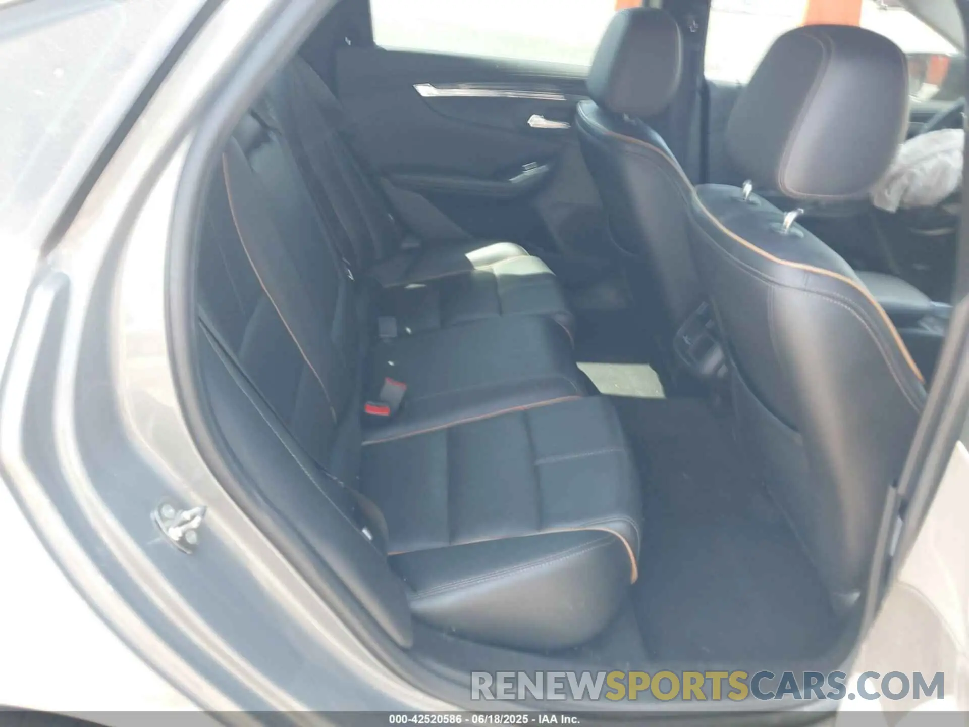 8 fotografías del automóvil dañado 1G1105S31KU134710 CHEVROLET IMPALA 2019