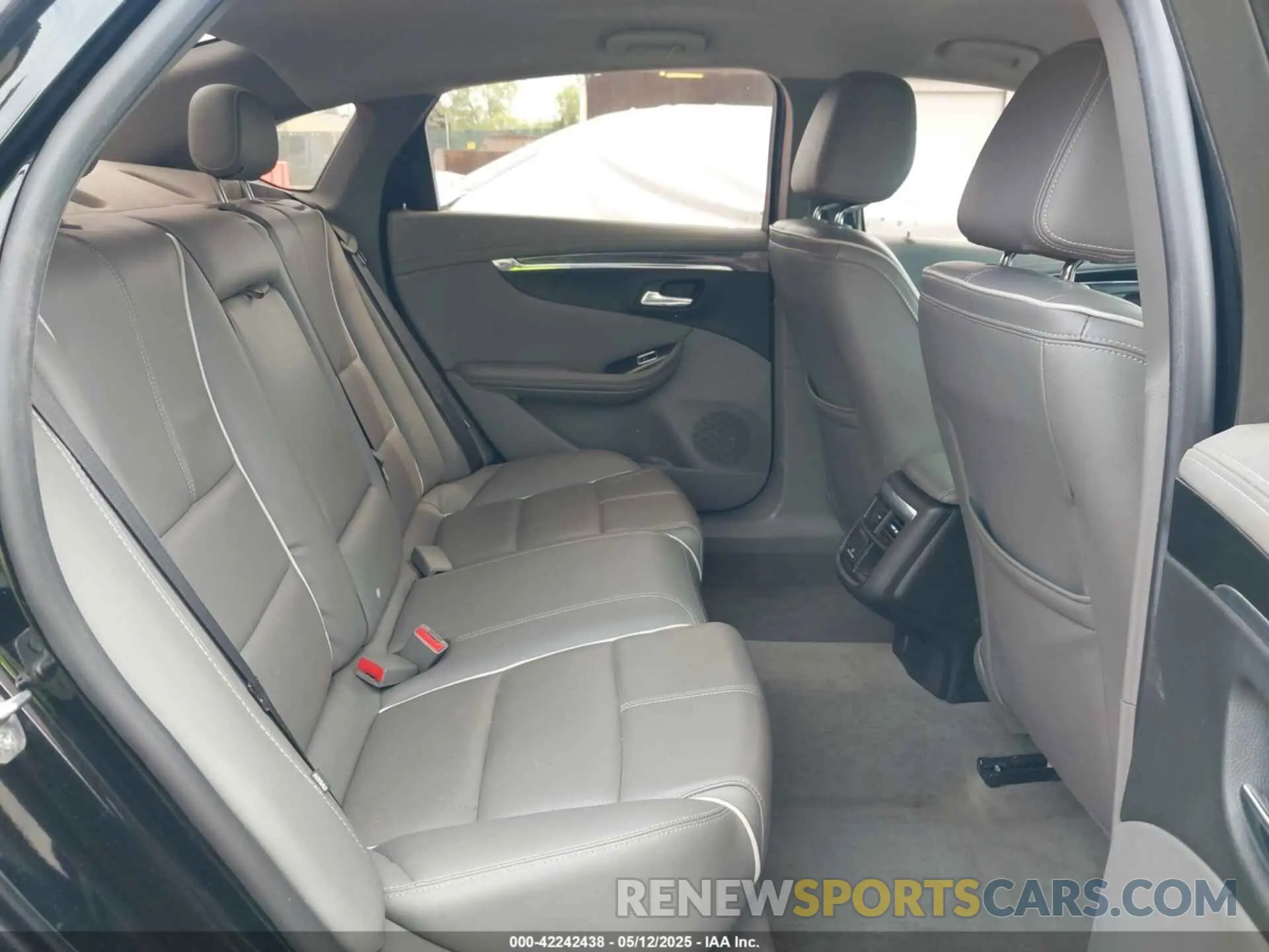 8 fotografías del automóvil dañado 1G1105S33KU104673 CHEVROLET IMPALA 2019