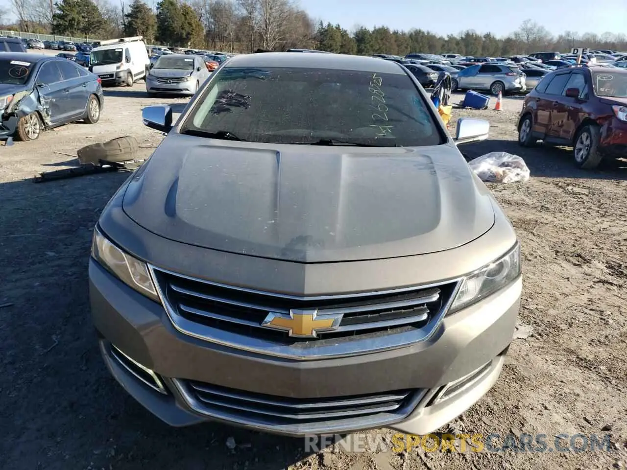 5 fotografías del automóvil dañado 1G1105S33KU107105 CHEVROLET IMPALA 2019
