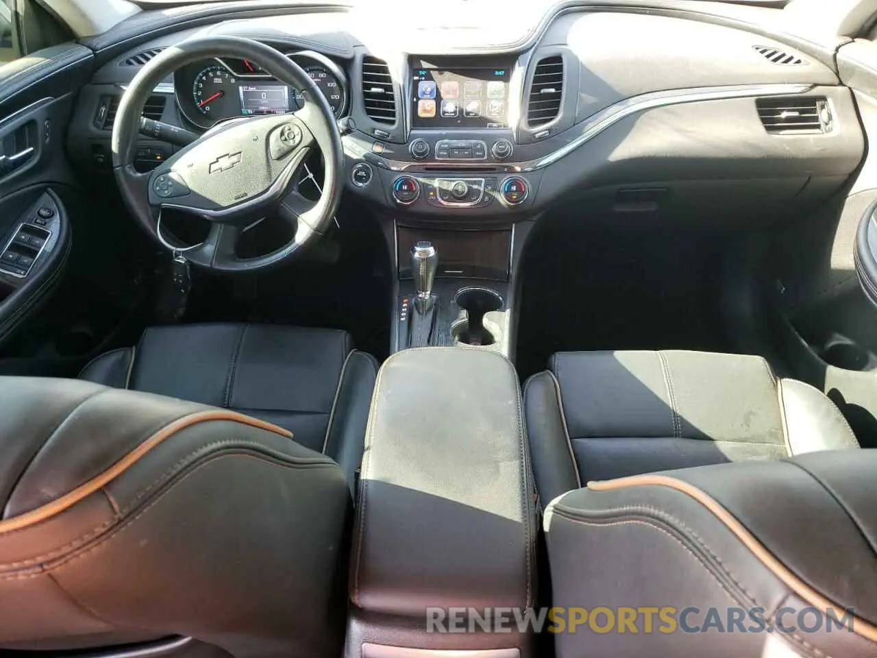 8 fotografías del automóvil dañado 1G1105S33KU107105 CHEVROLET IMPALA 2019