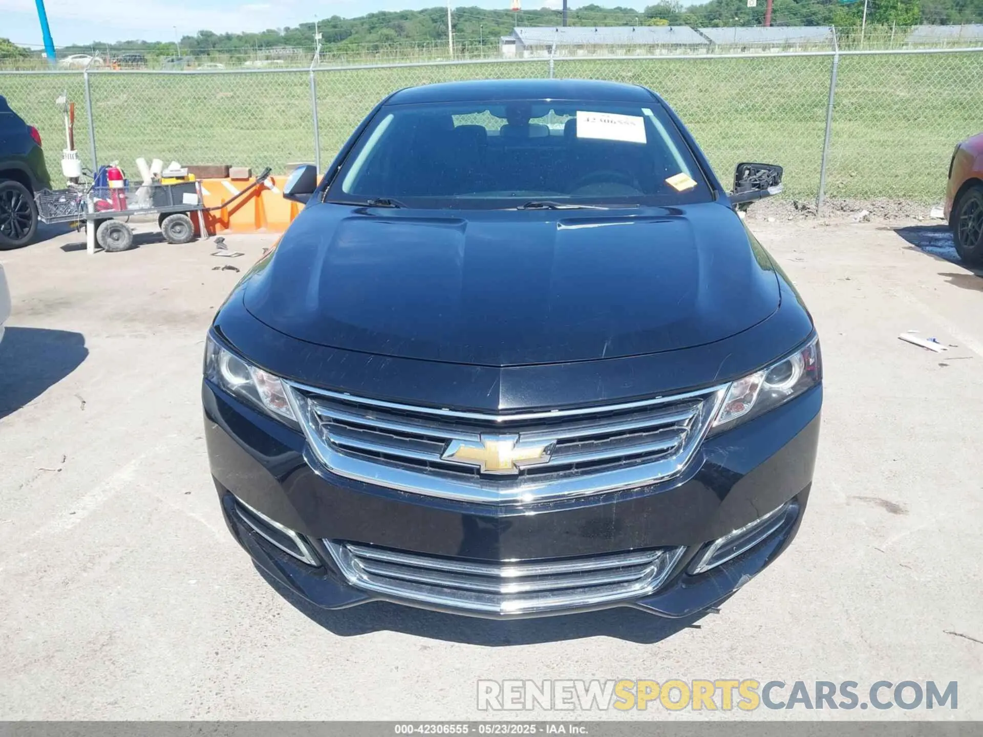 12 fotografías del automóvil dañado 1G1105S35KU137402 CHEVROLET IMPALA 2019