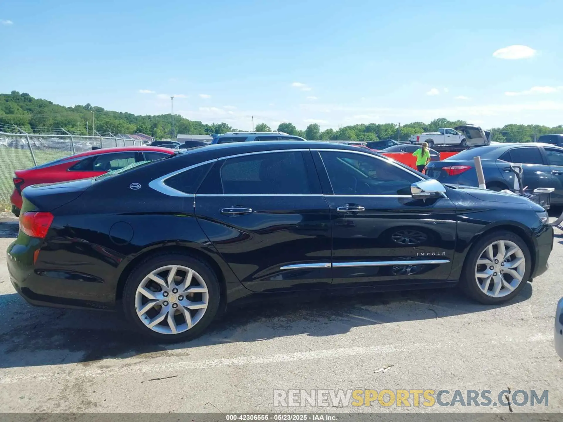 13 fotografías del automóvil dañado 1G1105S35KU137402 CHEVROLET IMPALA 2019
