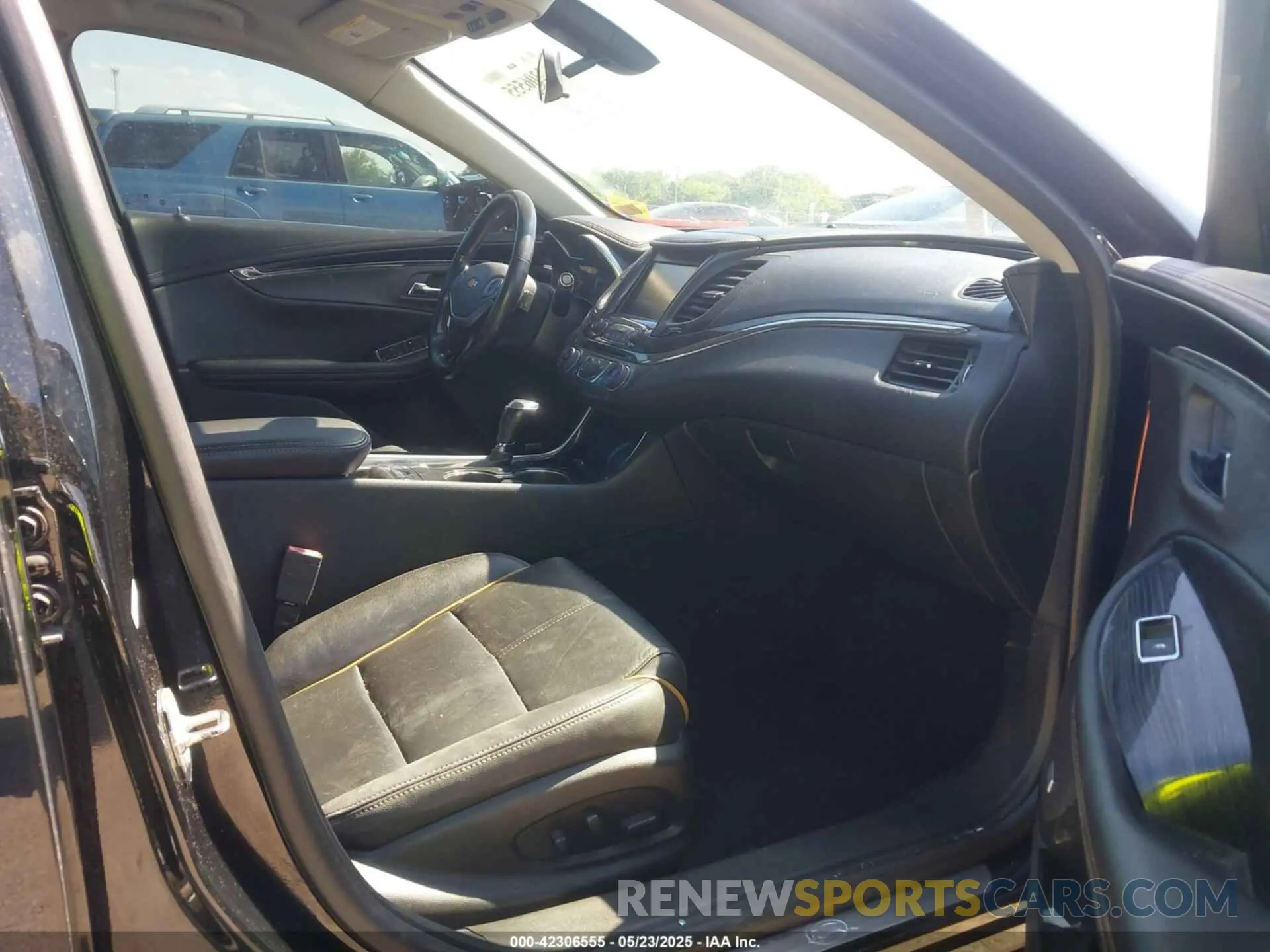5 fotografías del automóvil dañado 1G1105S35KU137402 CHEVROLET IMPALA 2019