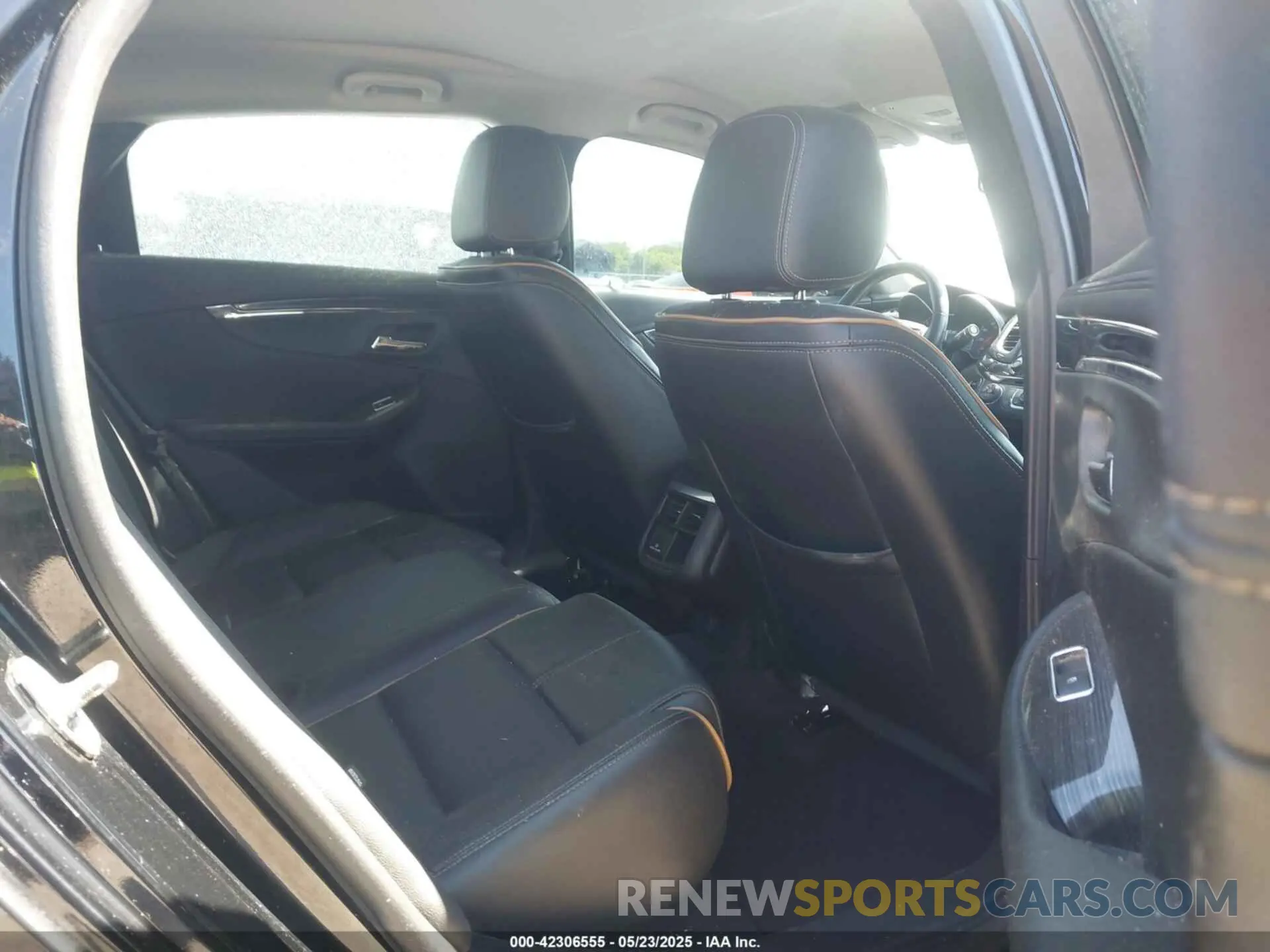 8 fotografías del automóvil dañado 1G1105S35KU137402 CHEVROLET IMPALA 2019
