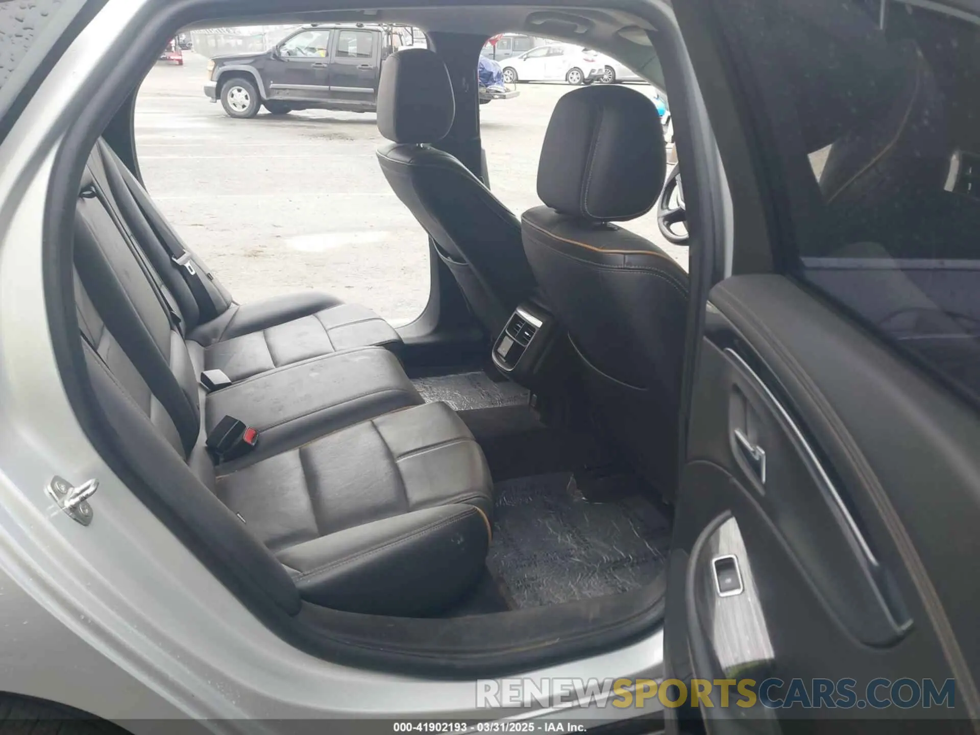 8 fotografías del automóvil dañado 1G1105S37KU142374 CHEVROLET IMPALA 2019