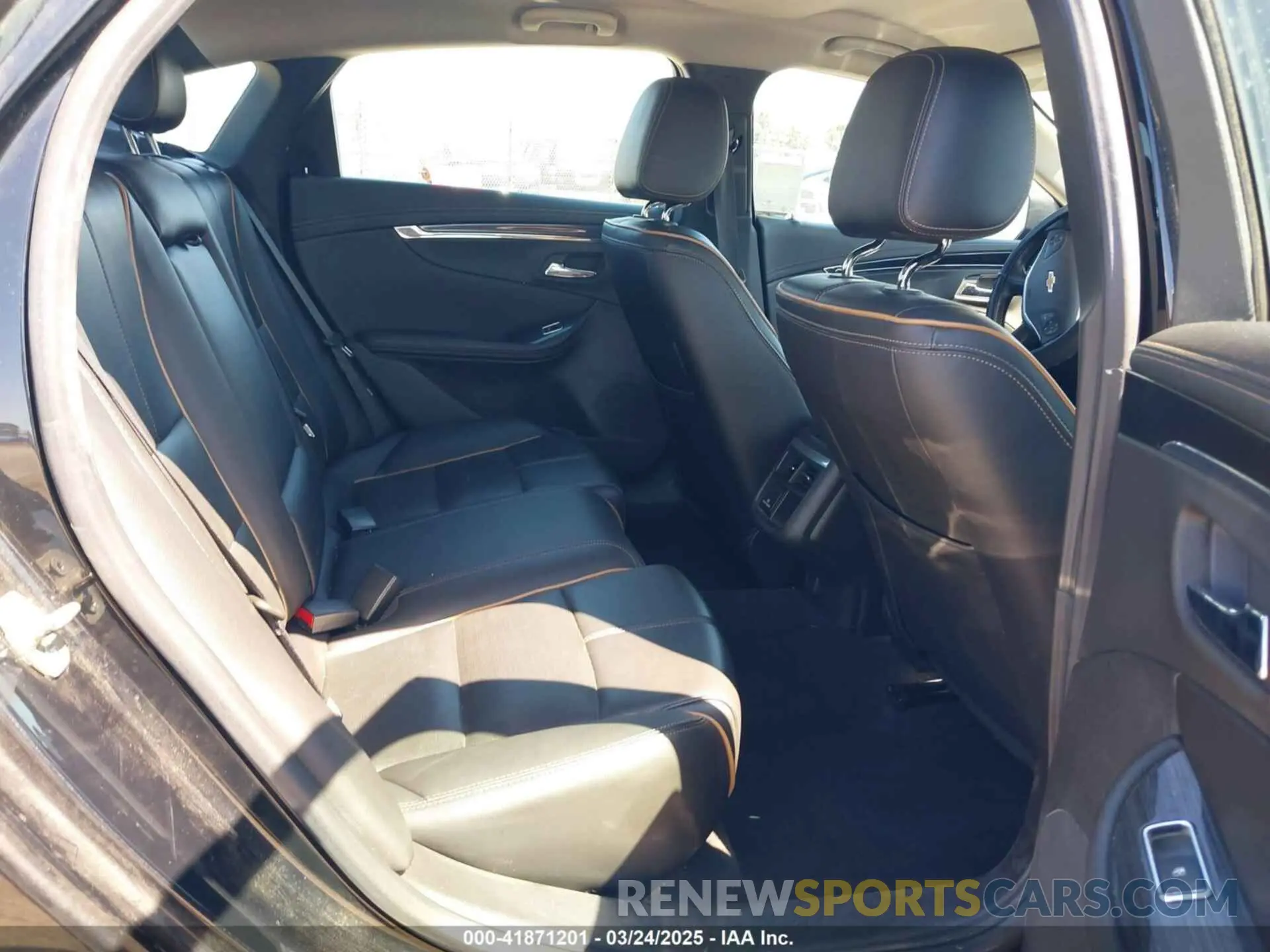 8 fotografías del automóvil dañado 1G1105S38KU113577 CHEVROLET IMPALA 2019