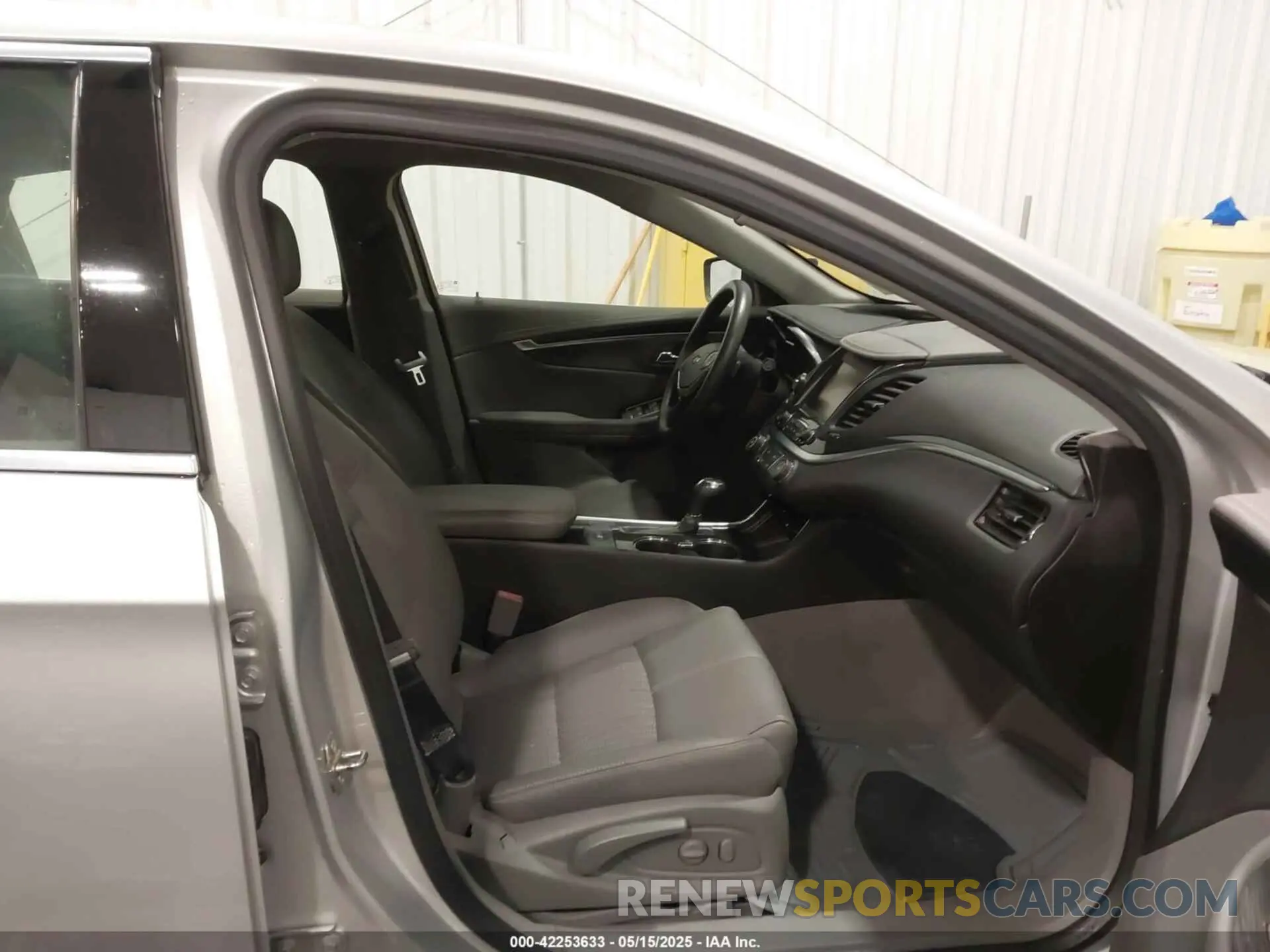 5 fotografías del automóvil dañado 1G11X5SA8KU115419 CHEVROLET IMPALA 2019