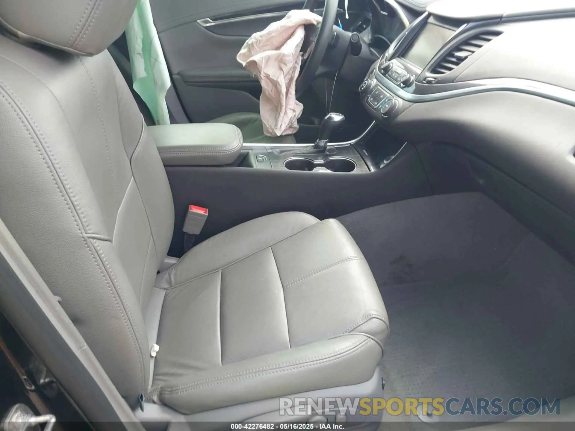 5 fotografías del automóvil dañado 1G11Y5S38KU146779 CHEVROLET IMPALA 2019