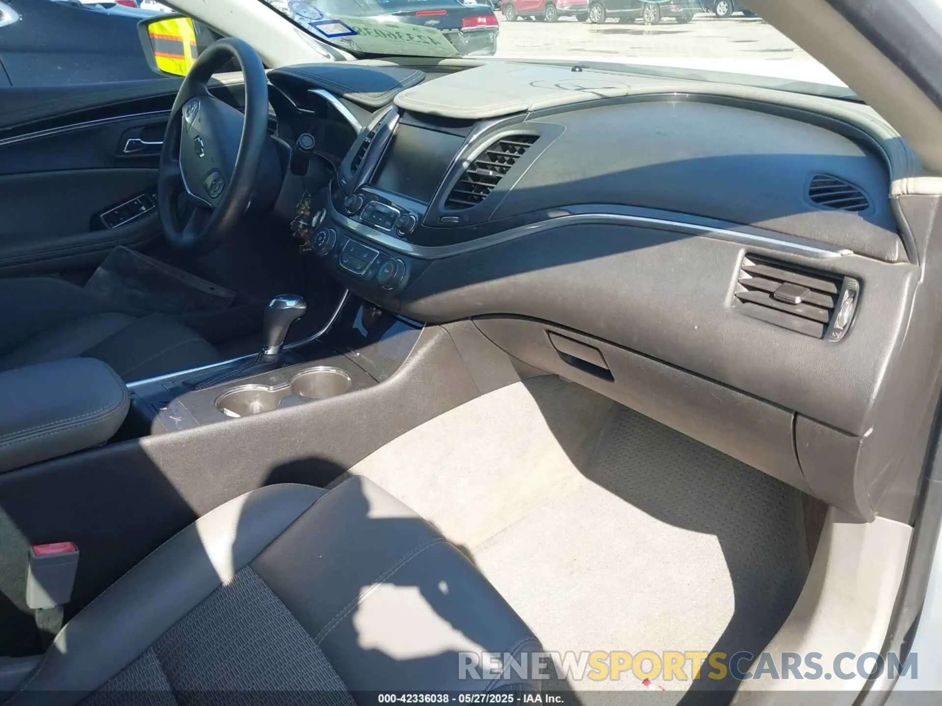 5 fotografías del automóvil dañado 1G11Y5SA6KU144785 CHEVROLET IMPALA 2019