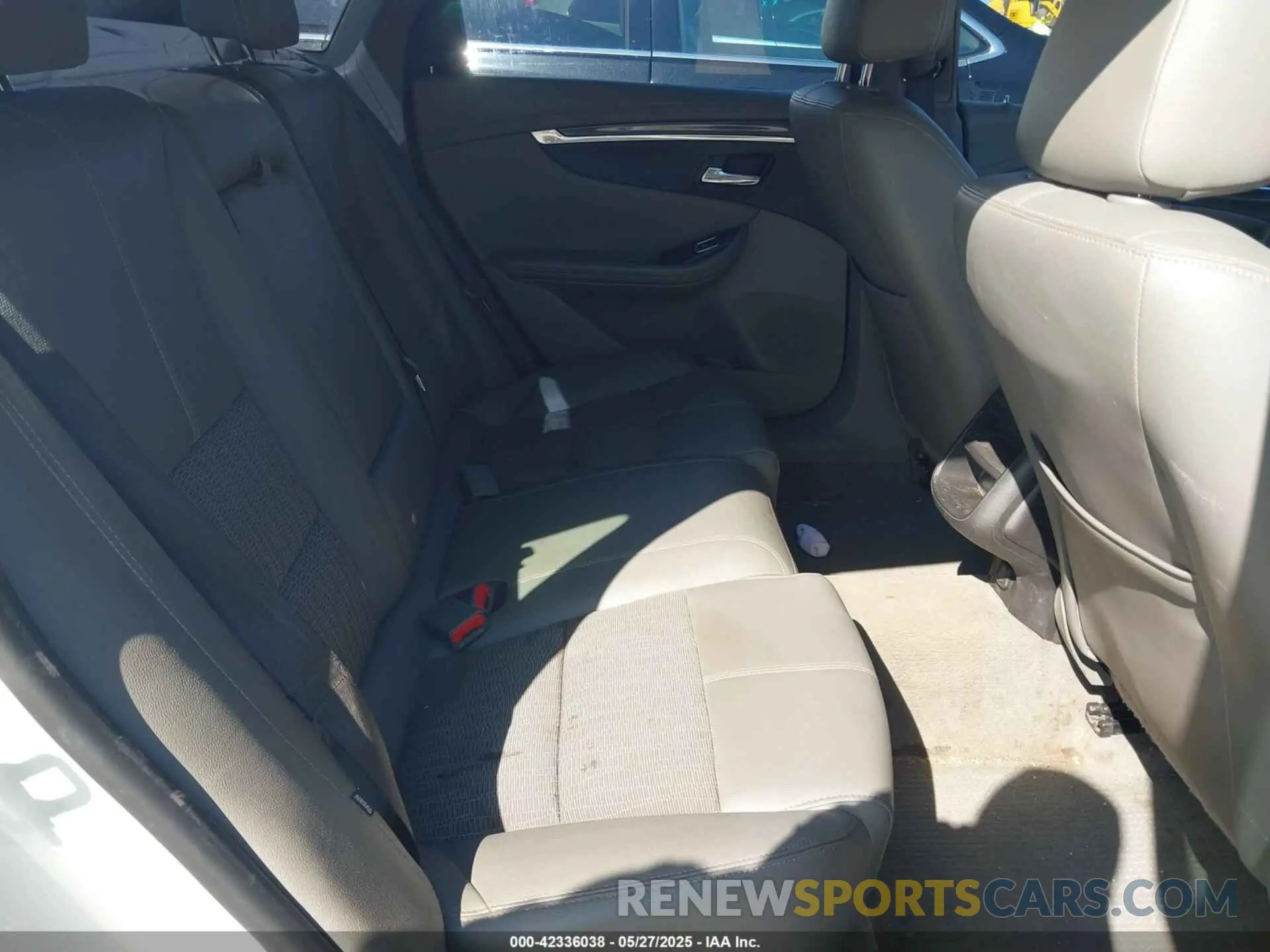 8 fotografías del automóvil dañado 1G11Y5SA6KU144785 CHEVROLET IMPALA 2019