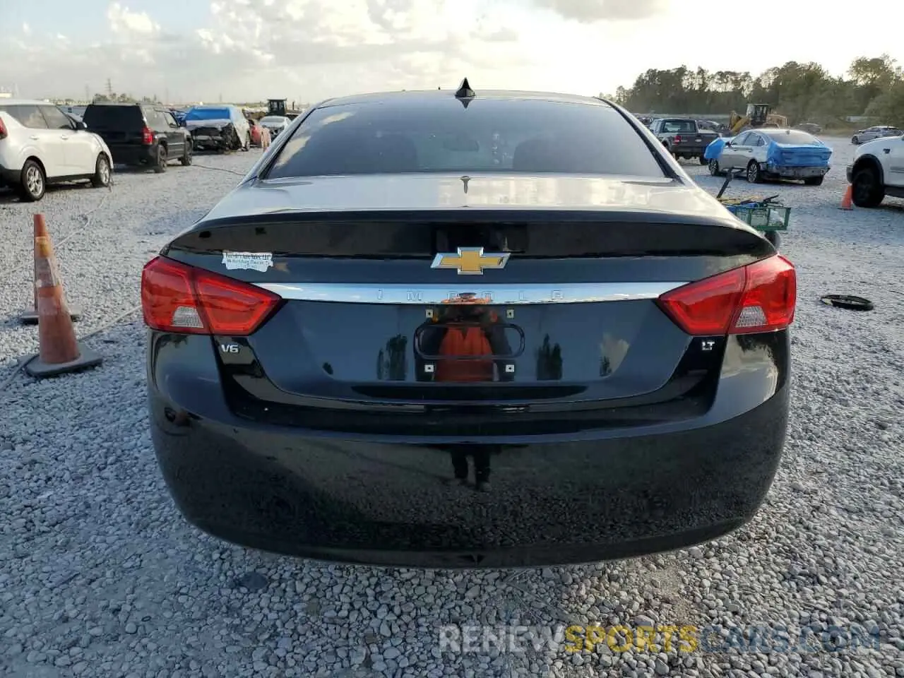 6 fotografías del automóvil dañado 1G11Z5S32KU146600 CHEVROLET IMPALA 2019