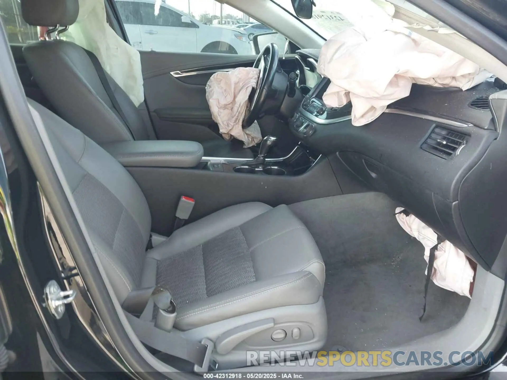 5 fotografías del automóvil dañado 1G11Z5S34KU118345 CHEVROLET IMPALA 2019