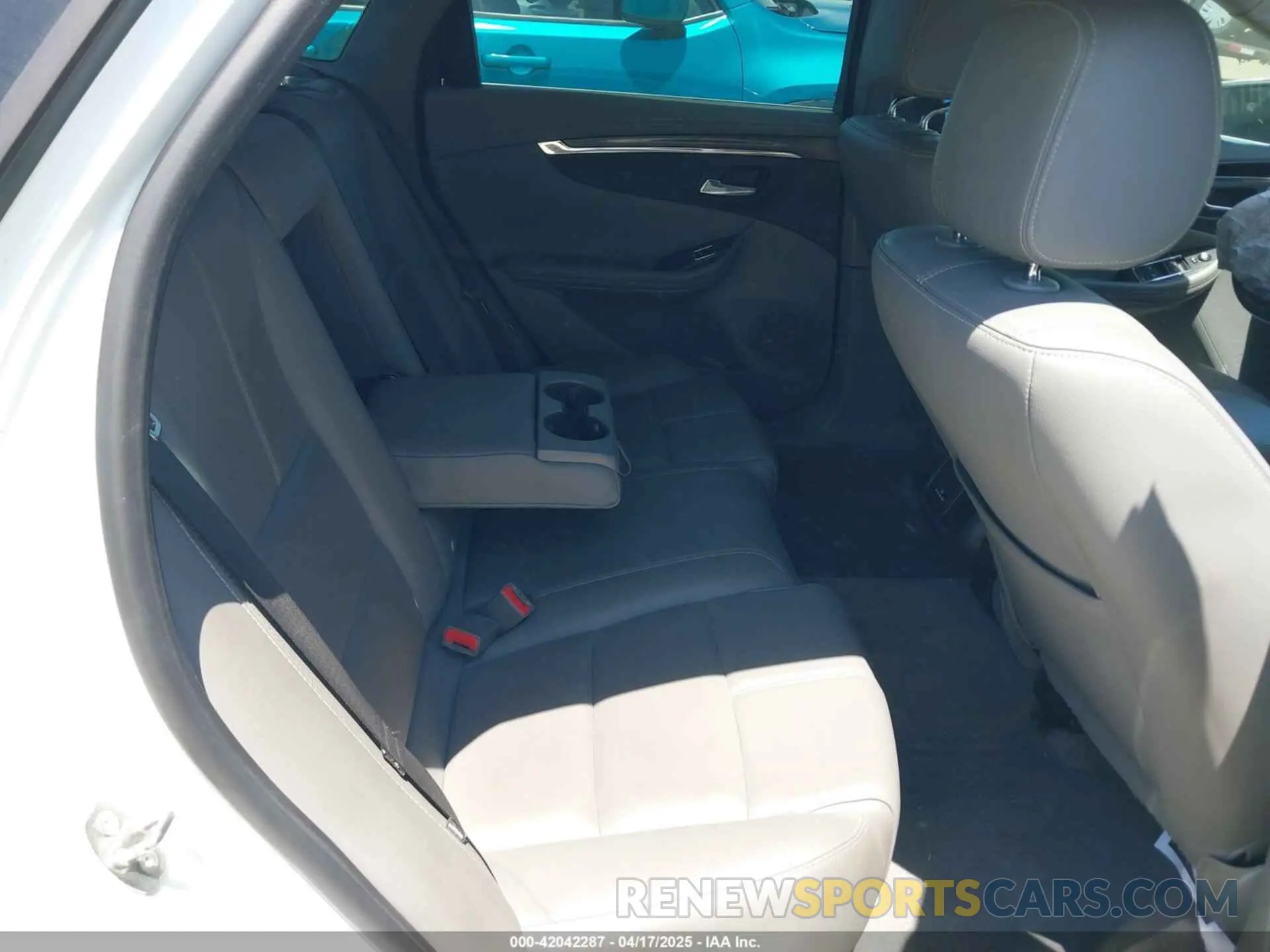 8 fotografías del automóvil dañado 1G11Z5S36KU113051 CHEVROLET IMPALA 2019
