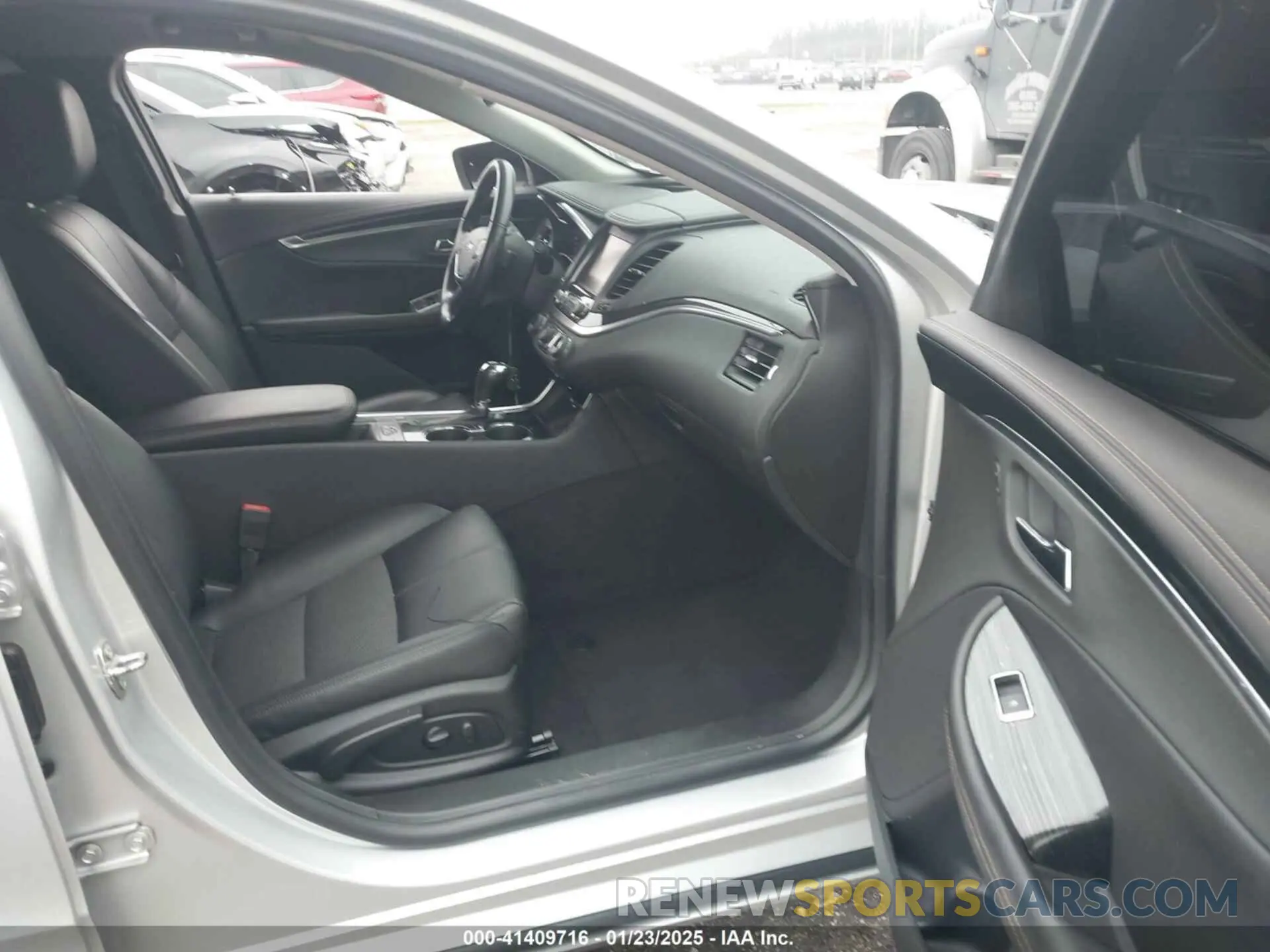 5 fotografías del automóvil dañado 1G11Z5SA0KU137358 CHEVROLET IMPALA 2019