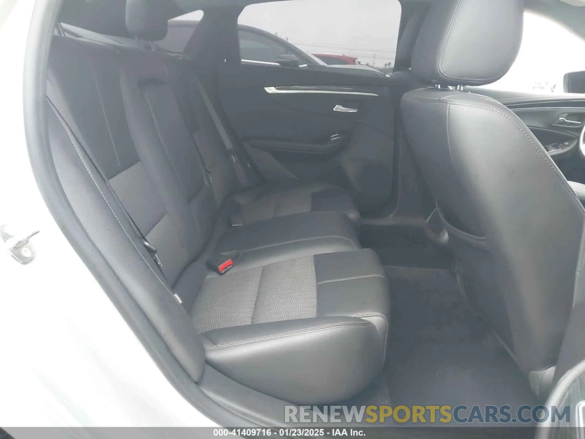 8 fotografías del automóvil dañado 1G11Z5SA0KU137358 CHEVROLET IMPALA 2019