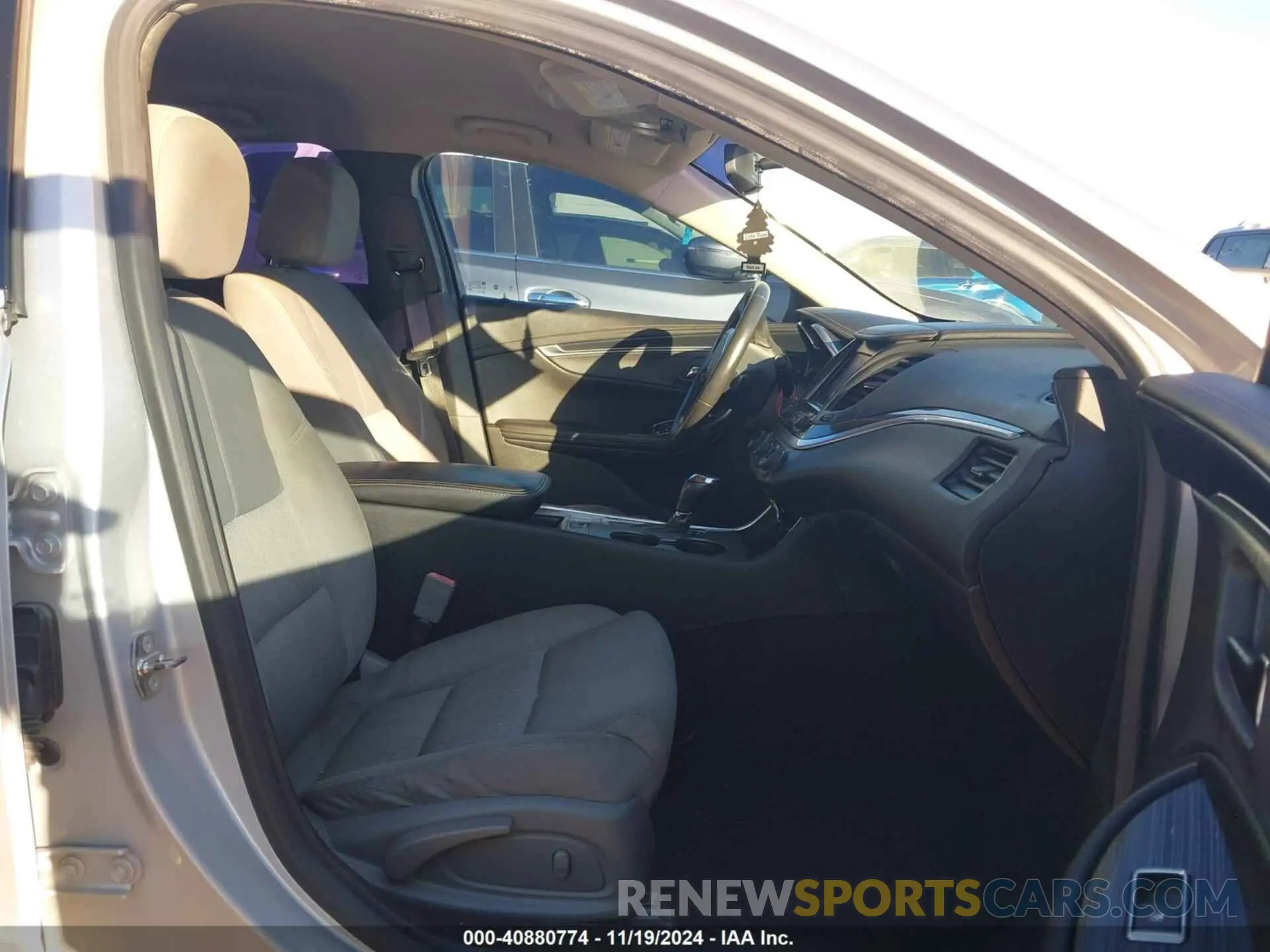 5 fotografías del automóvil dañado 1G11Z5SA8KU132604 CHEVROLET IMPALA 2019